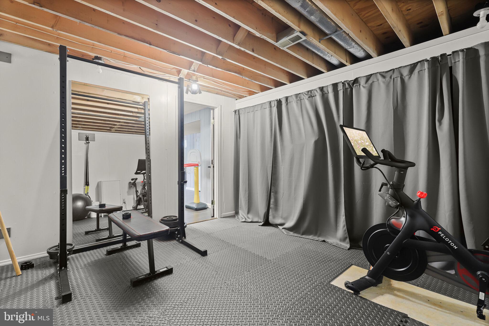 CONSTANT FRIENDSHIP - Residential