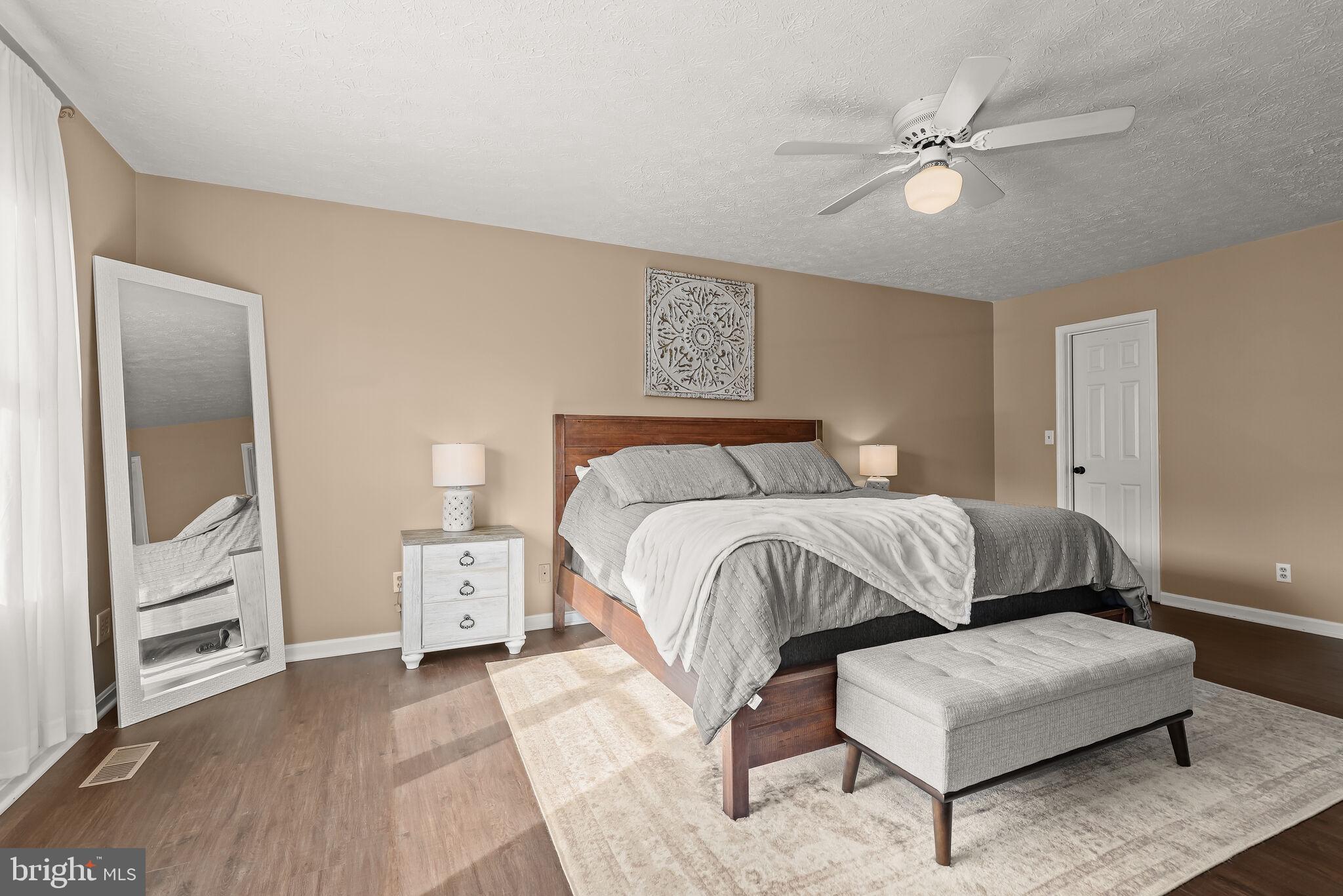 CONSTANT FRIENDSHIP - Residential