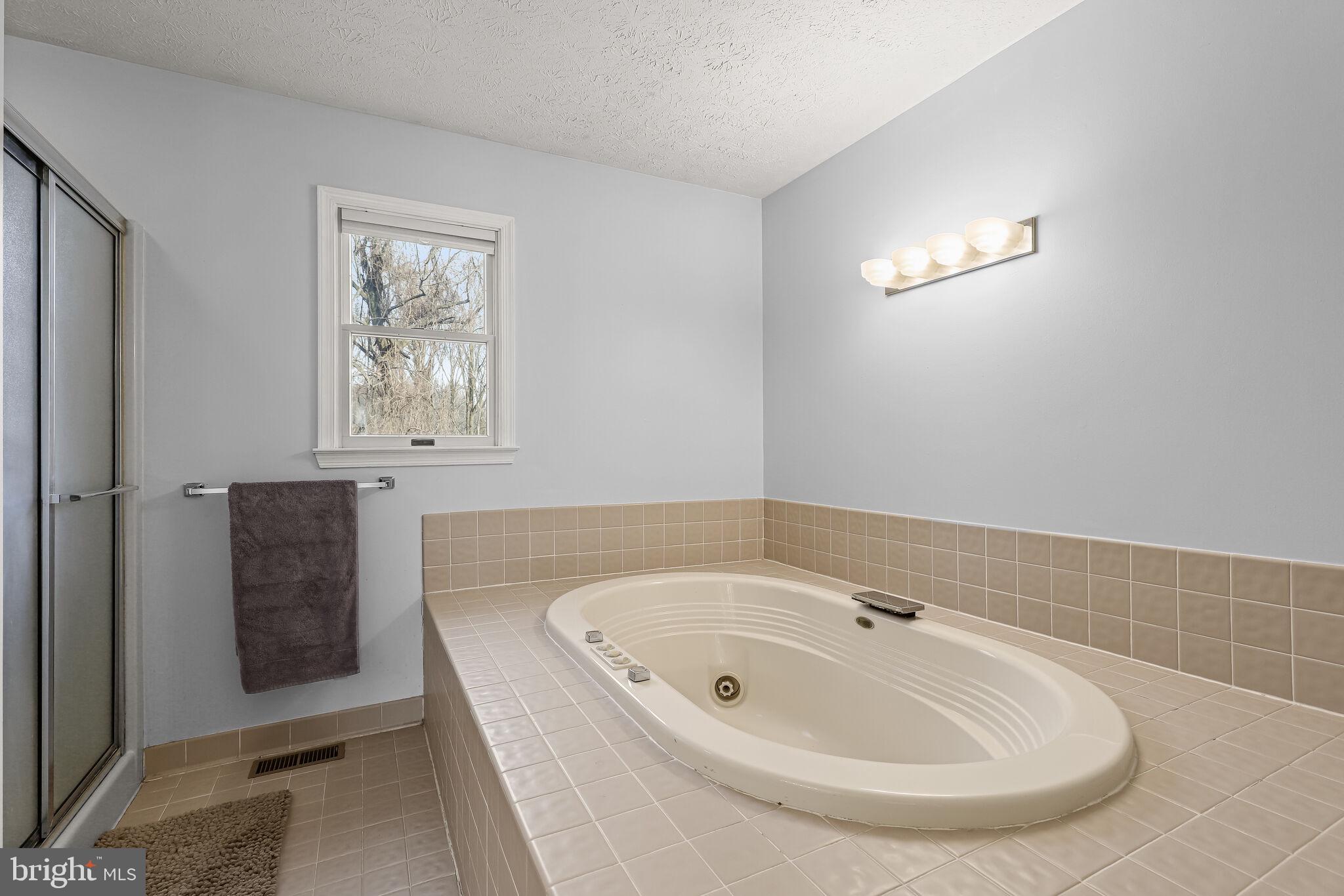 CONSTANT FRIENDSHIP - Residential