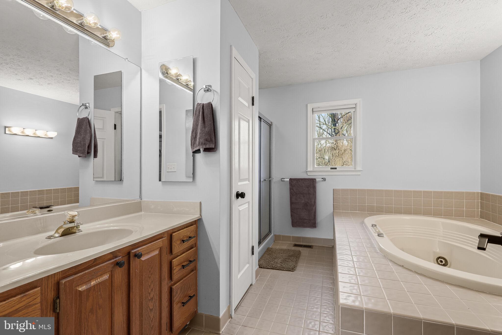 CONSTANT FRIENDSHIP - Residential