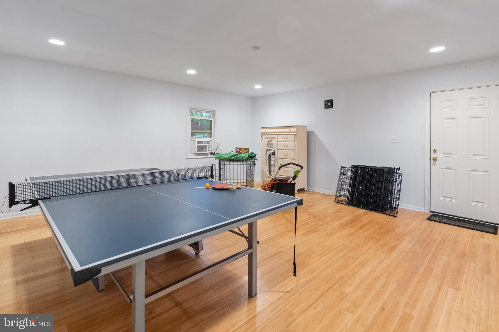 ROLAND PARK - Residential