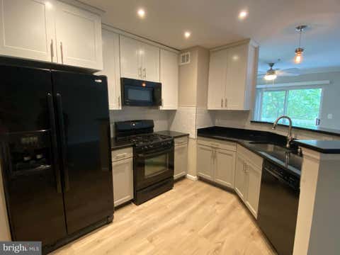 Townhouse For Rent - 12834 Fair Briar Lane<br/> FAIRFAX, VA 22033