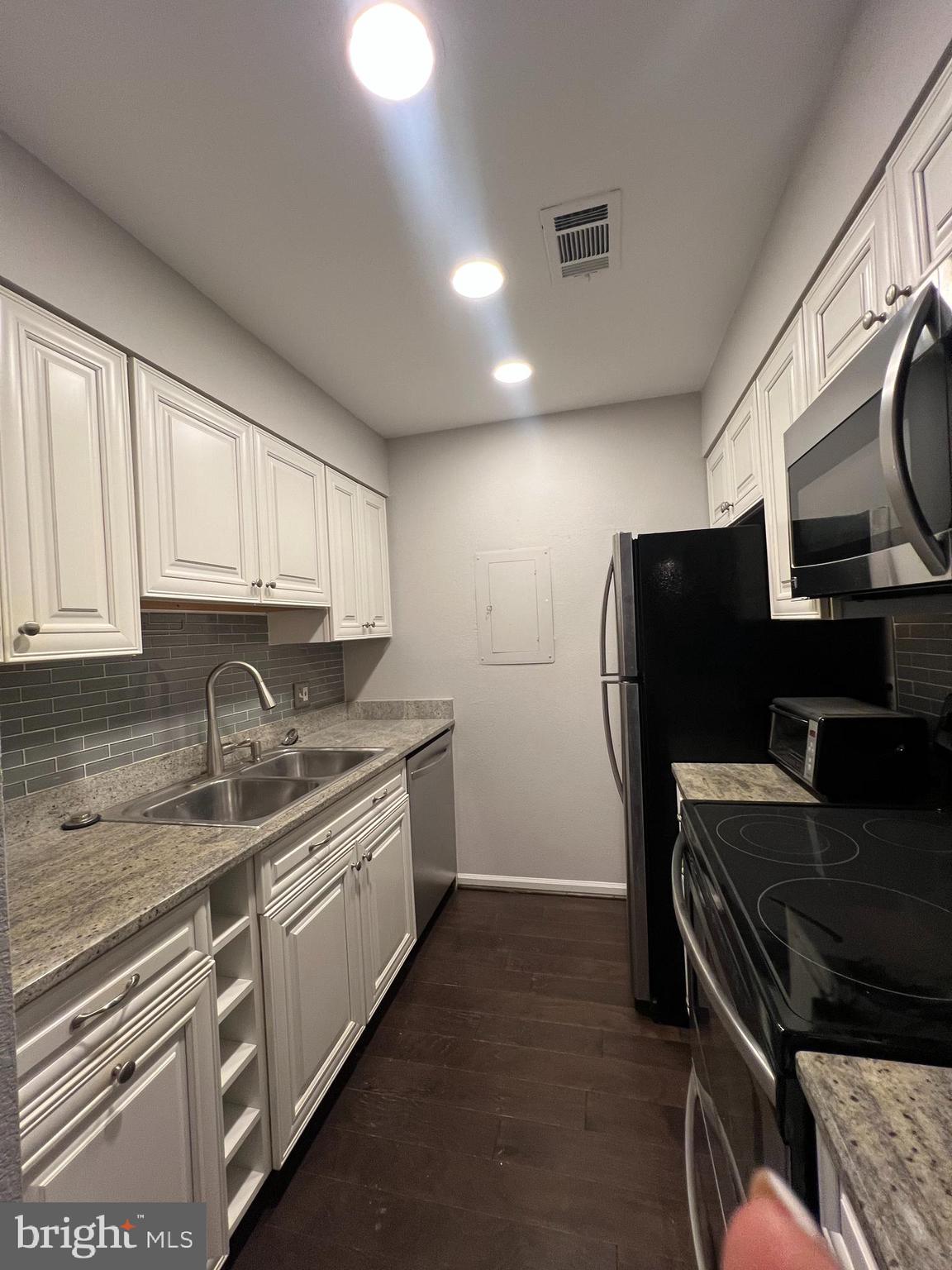 GABLES OF TUCKERMAN - Residential Lease