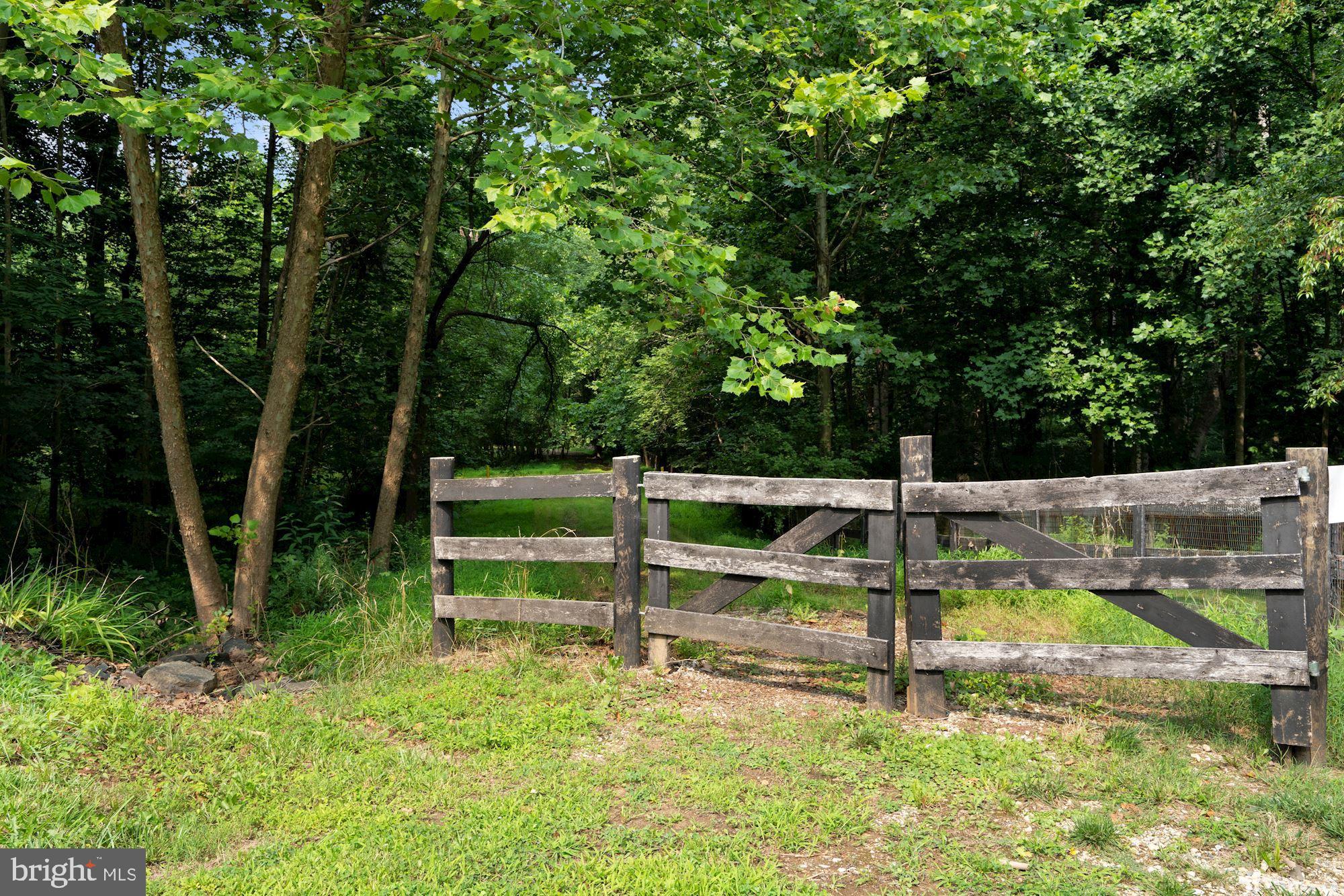 JAMISONS WOODS - Residential