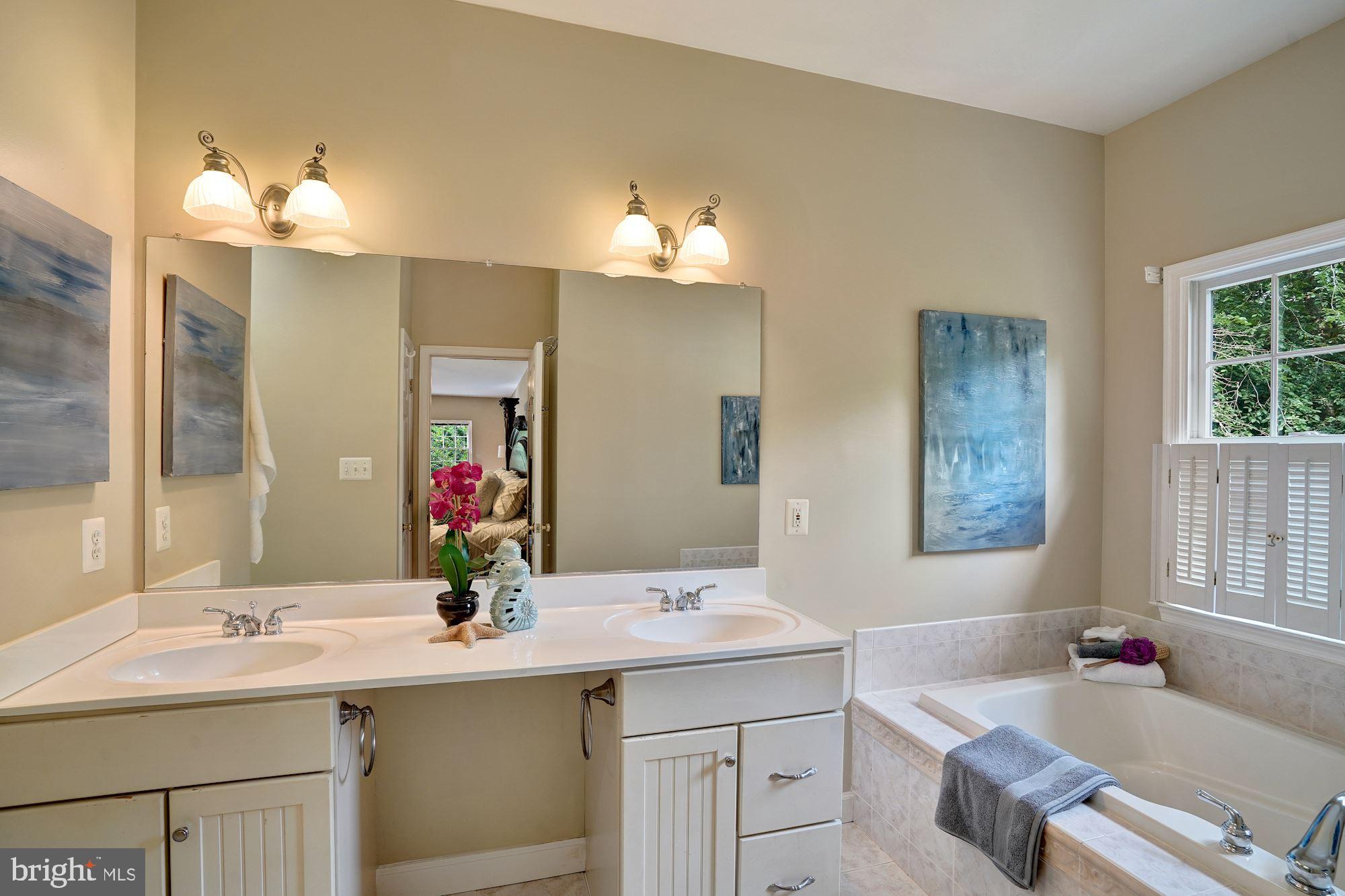 JAMISONS WOODS - Residential