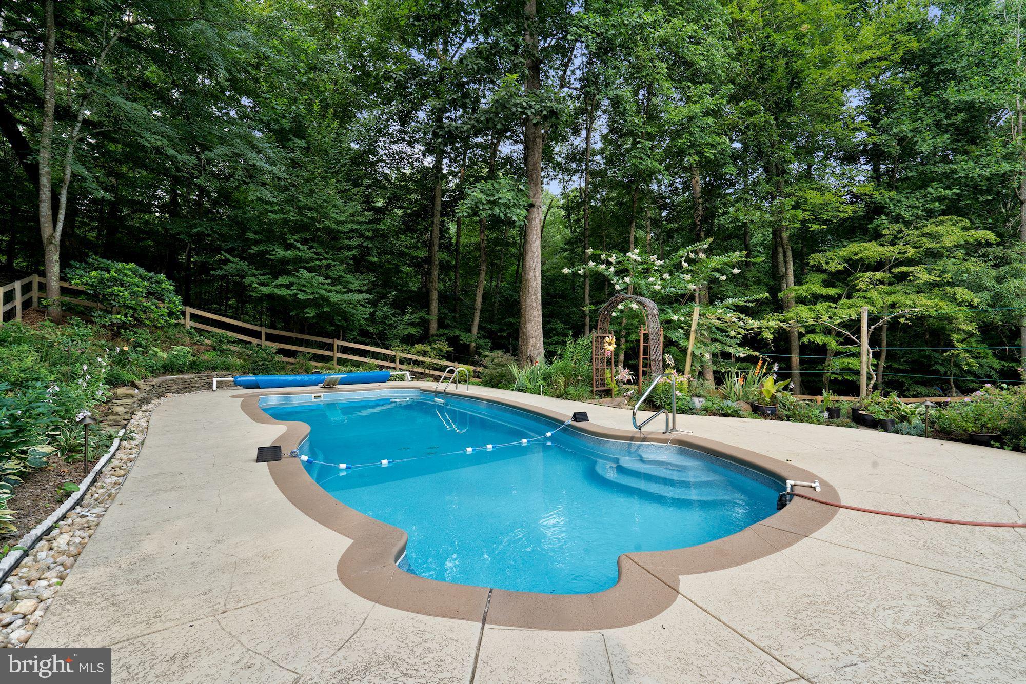 JAMISONS WOODS - Residential