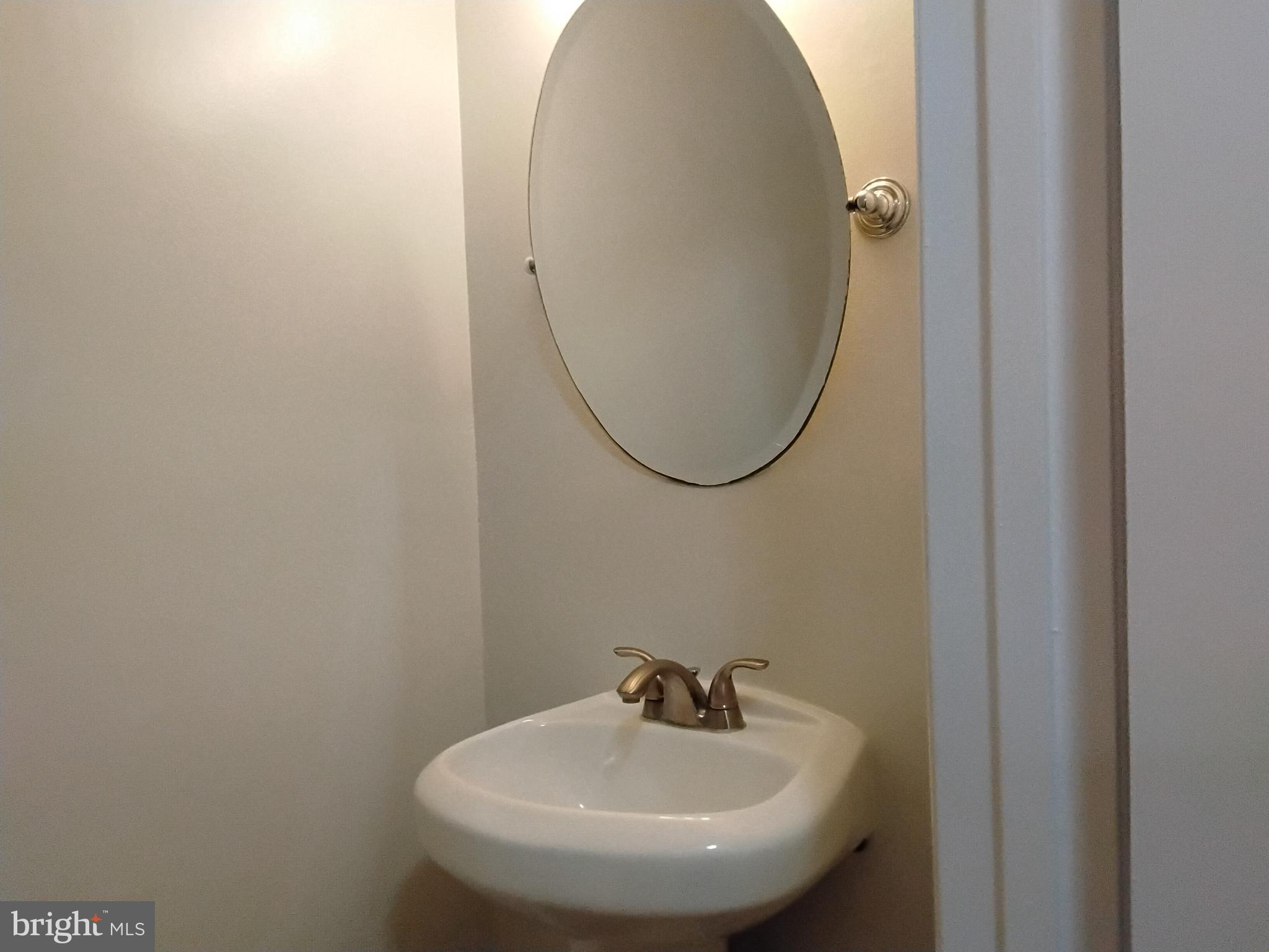 GLASSMANOR - Residential Lease