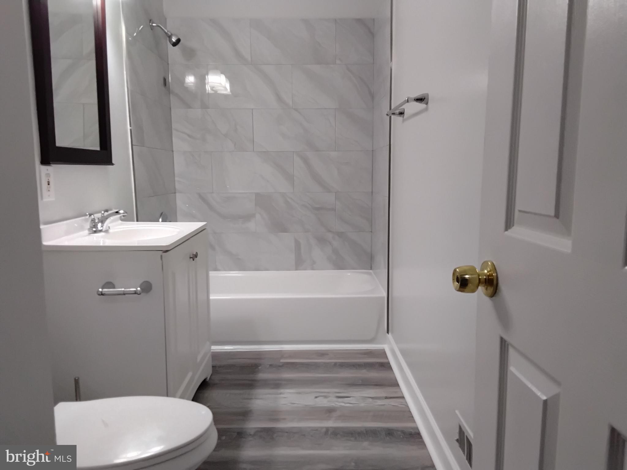 GLASSMANOR - Residential Lease