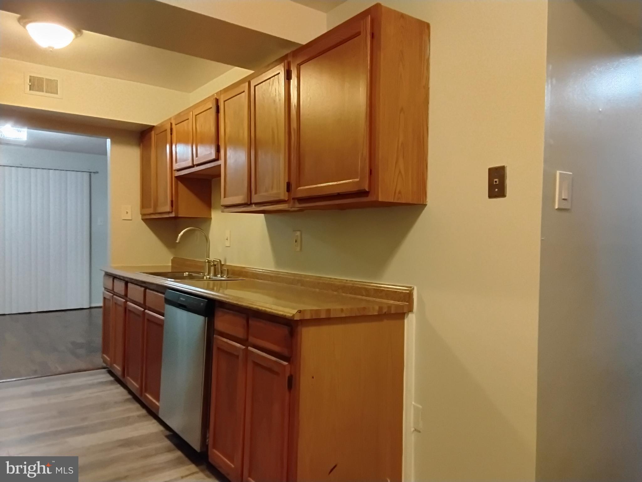 GLASSMANOR - Residential Lease