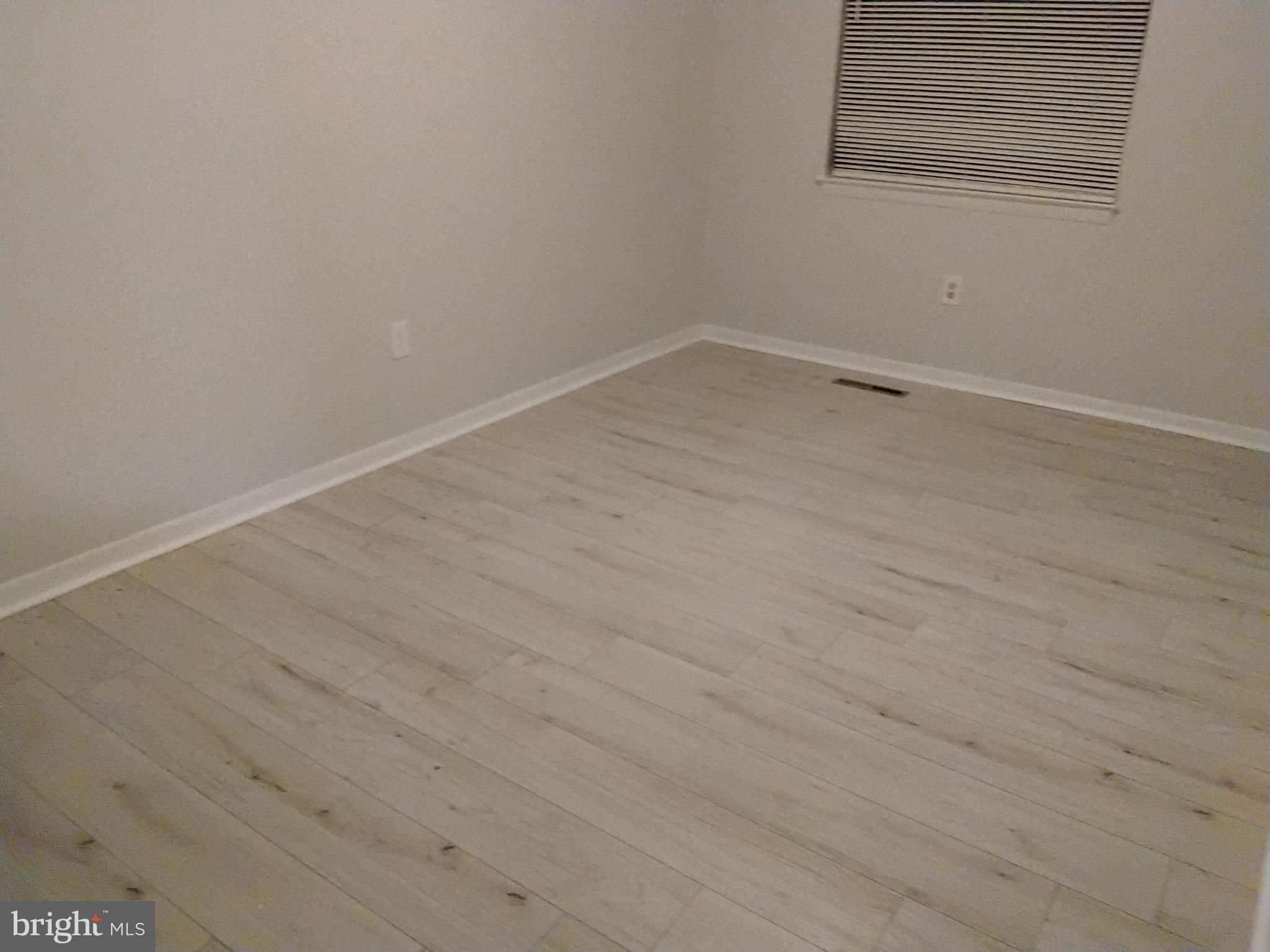 GLASSMANOR - Residential Lease