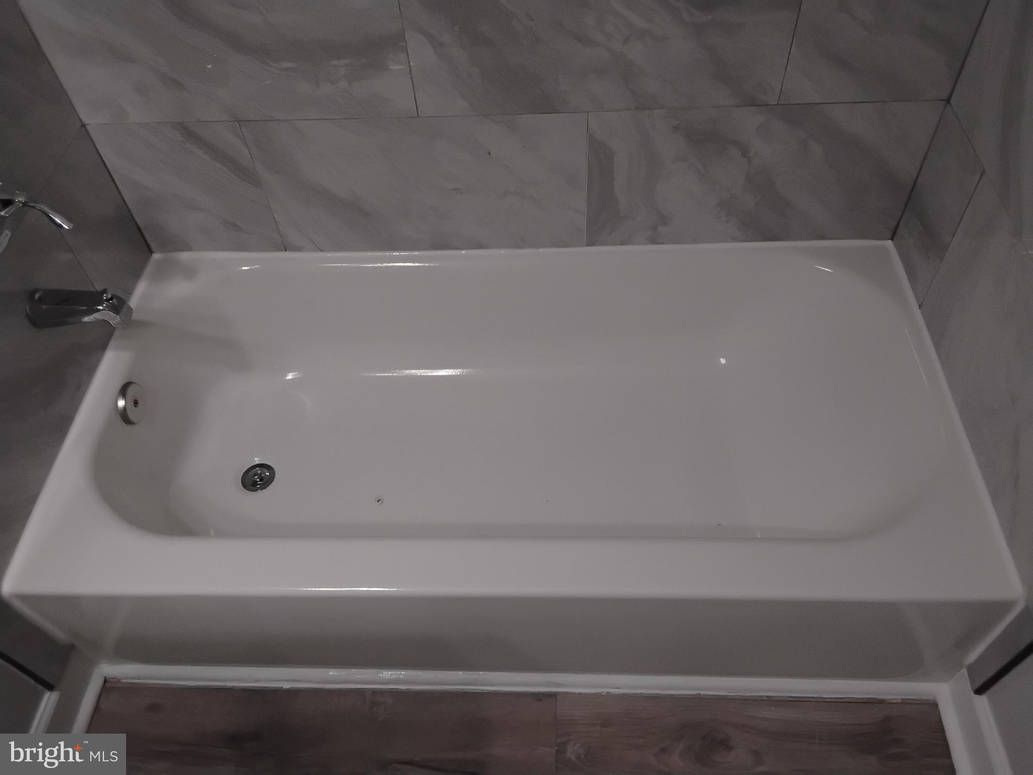 GLASSMANOR - Residential Lease