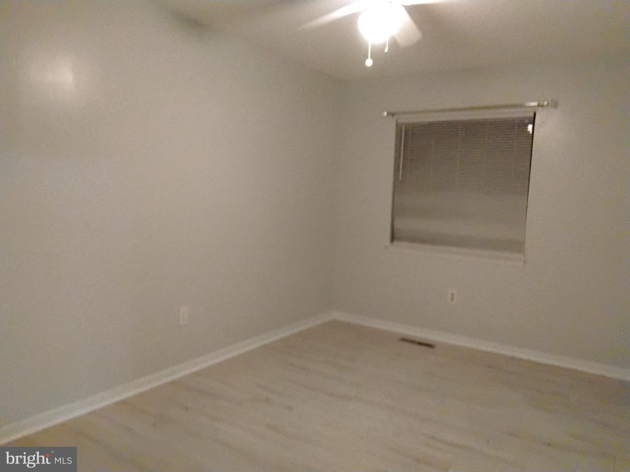 GLASSMANOR - Residential Lease