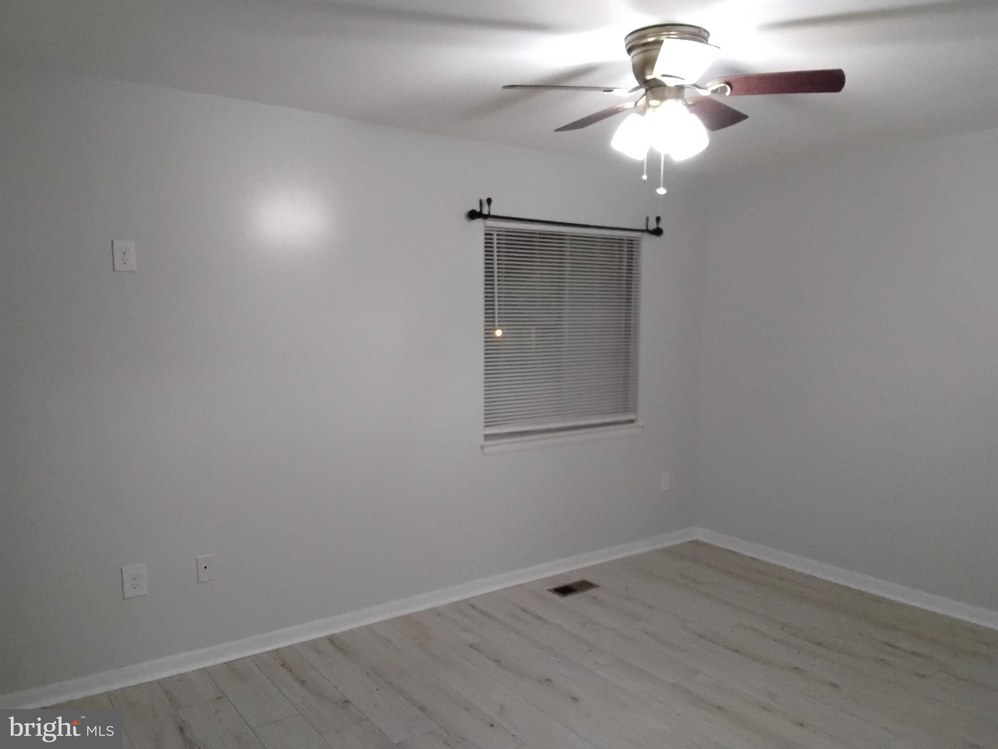 GLASSMANOR - Residential Lease