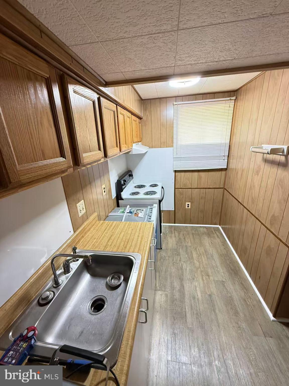 COUNTRY CLUB LAKE - Residential Lease