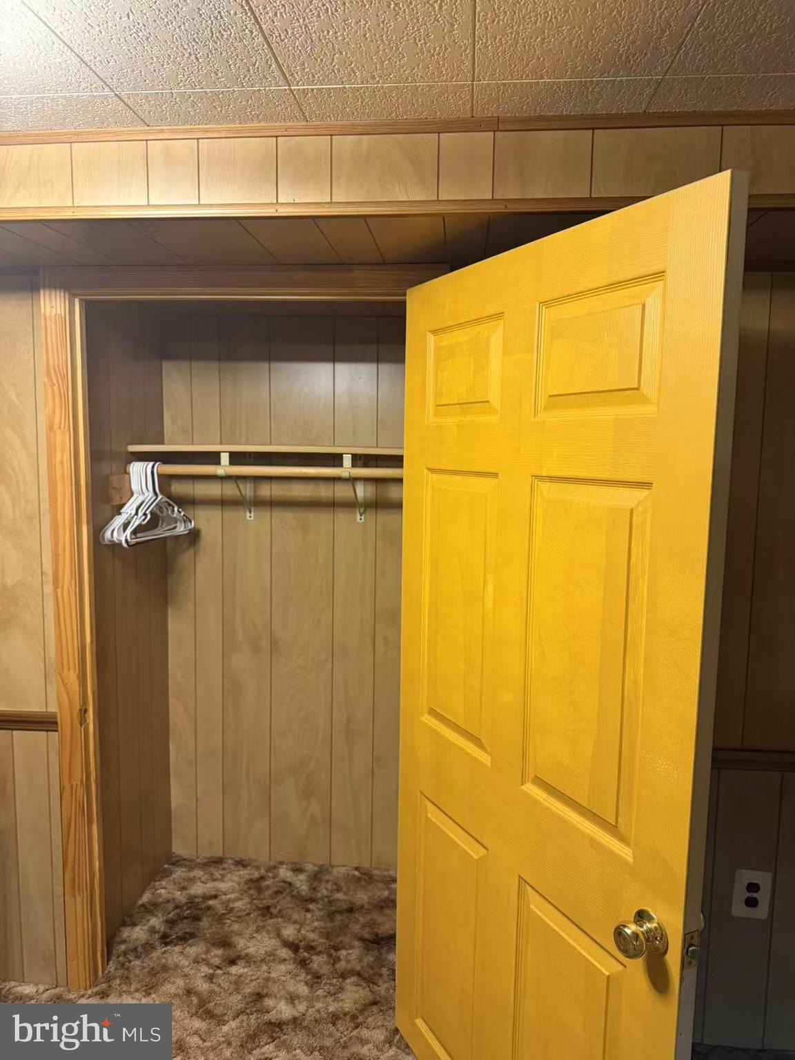 COUNTRY CLUB LAKE - Residential Lease