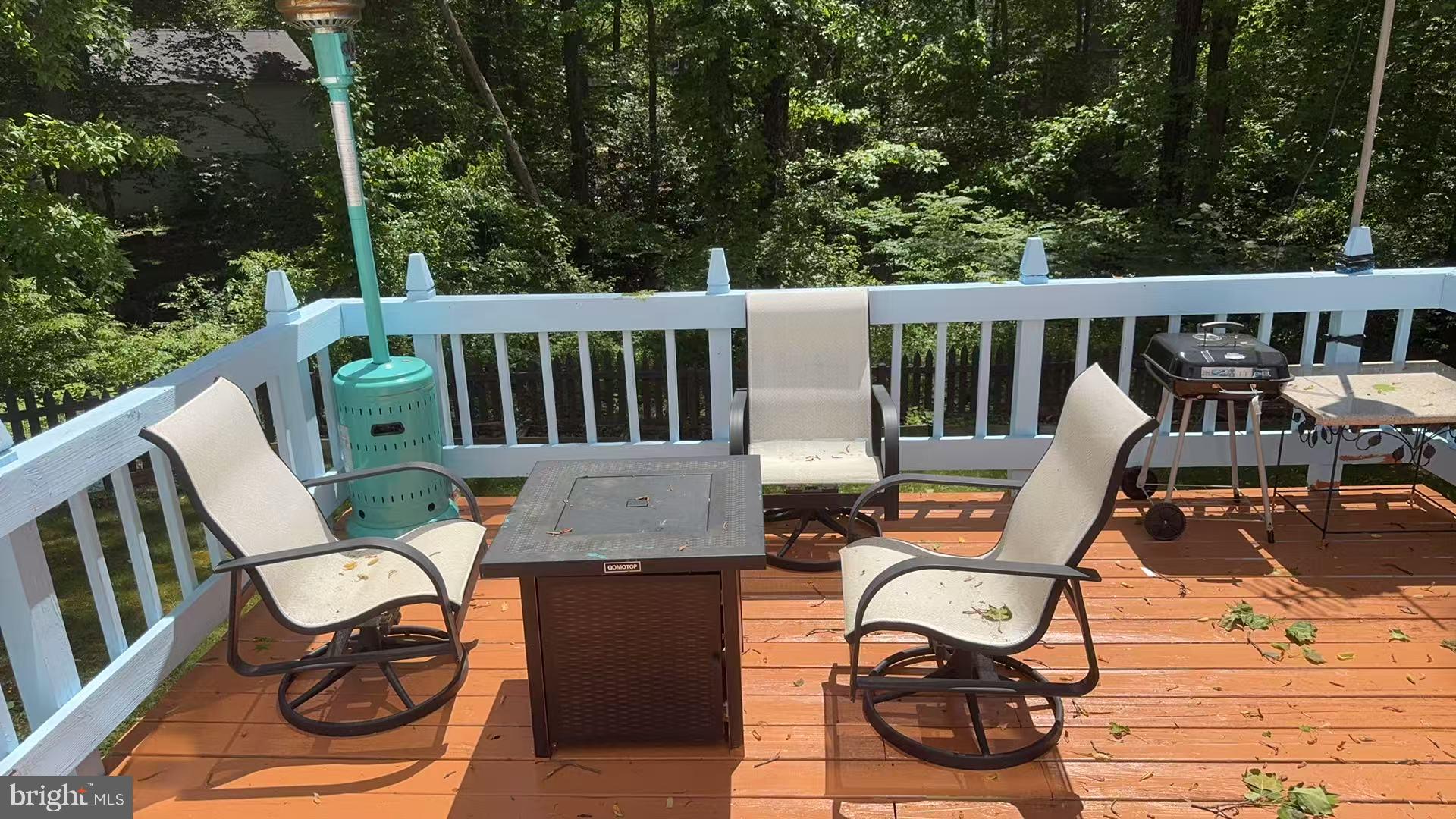 COUNTRY CLUB LAKE - Residential Lease