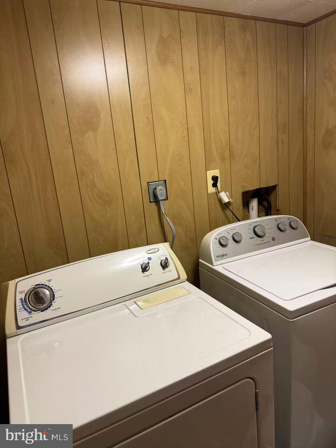 COUNTRY CLUB LAKE - Residential Lease