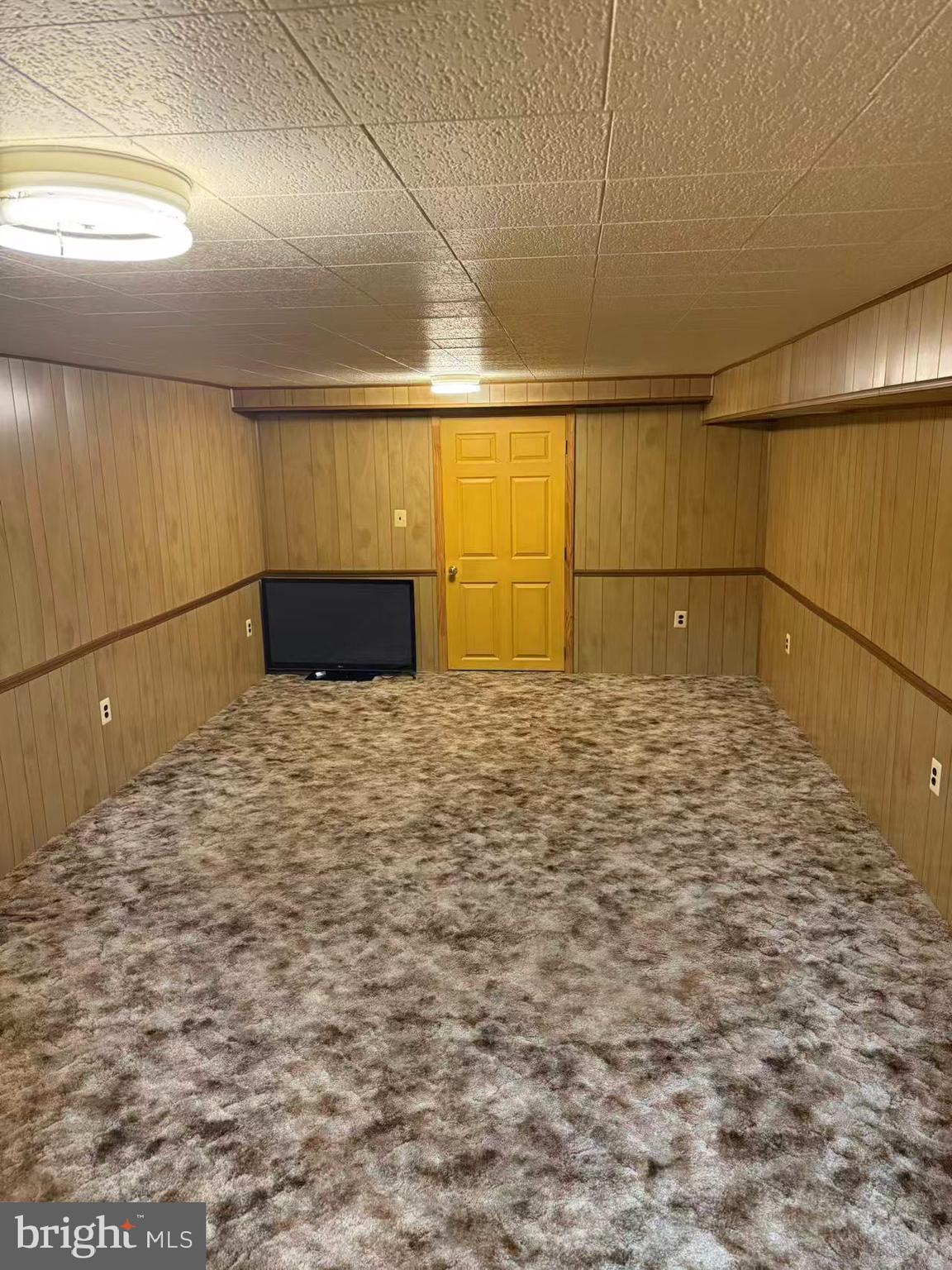 COUNTRY CLUB LAKE - Residential Lease