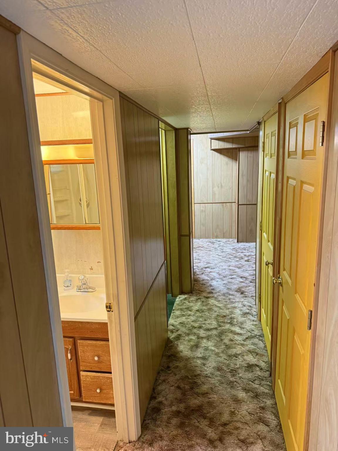 COUNTRY CLUB LAKE - Residential Lease