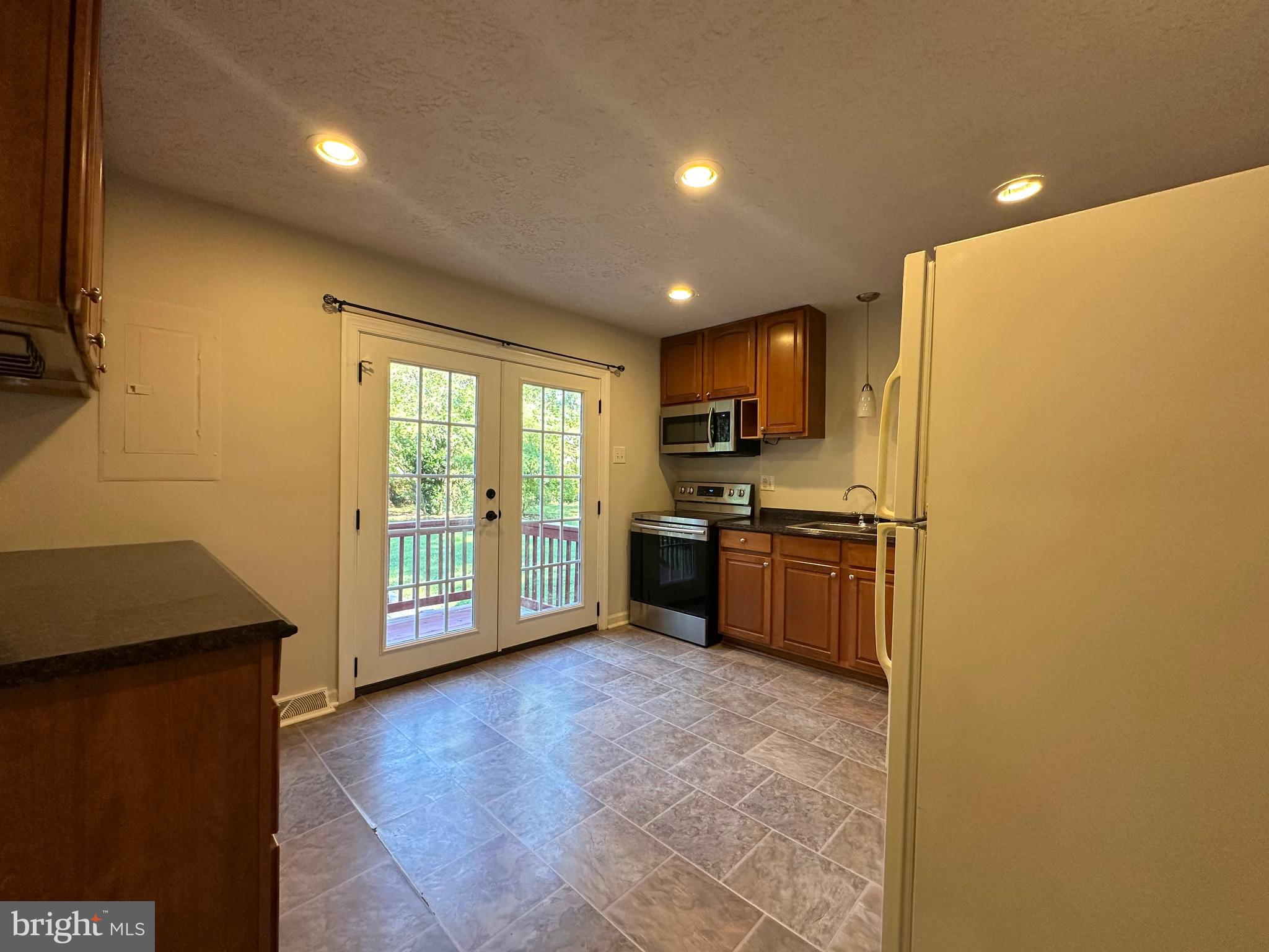 CAROLINE PINES - Residential Lease