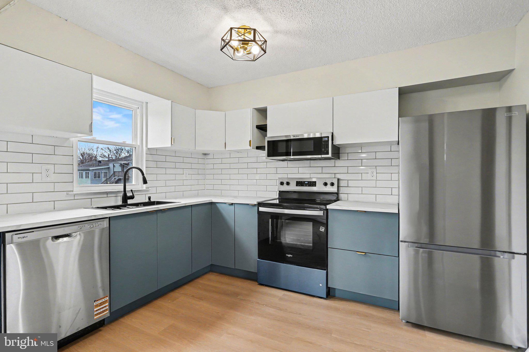 EDGEWOOD PARK - Residential