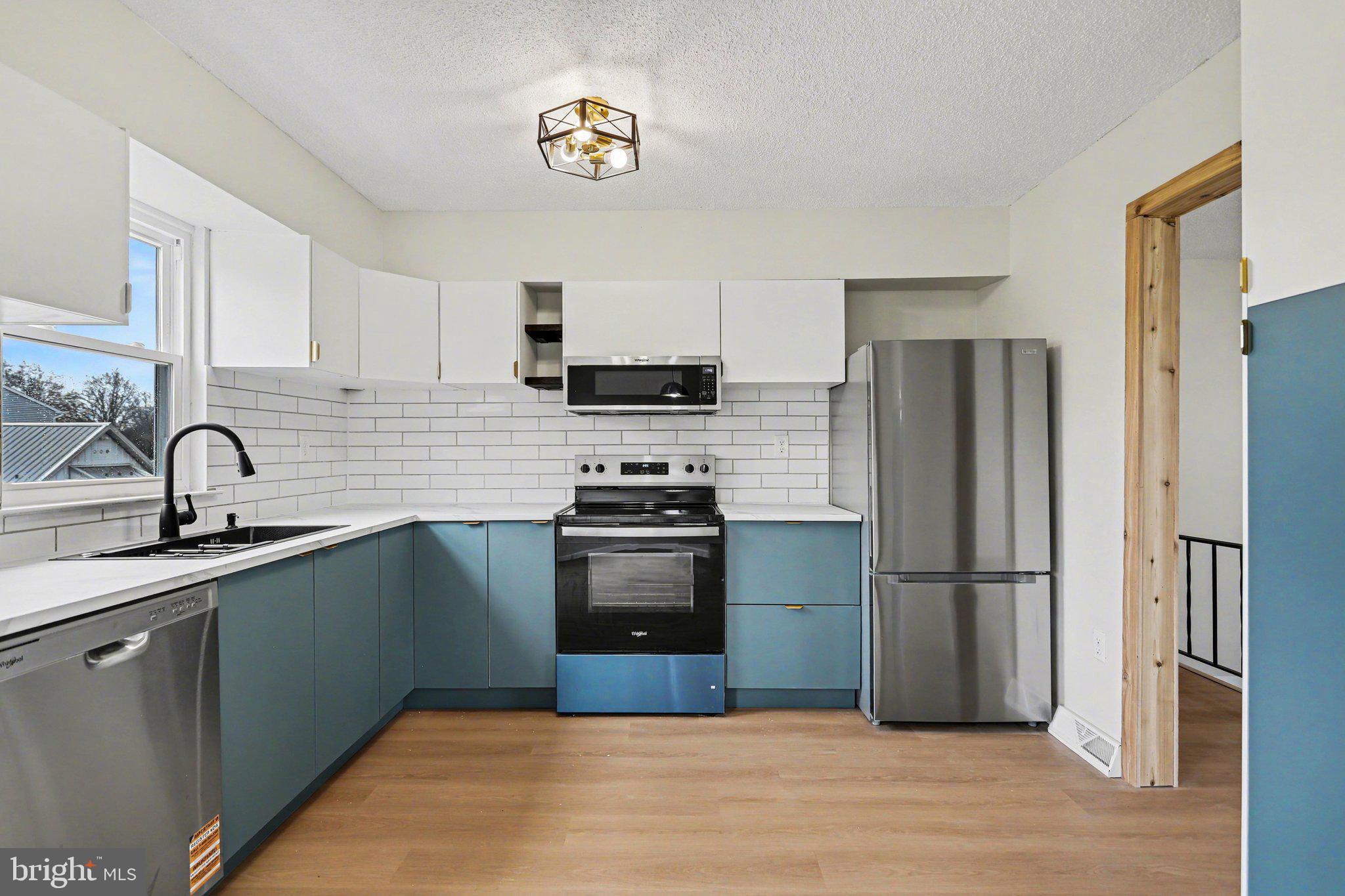 EDGEWOOD PARK - Residential