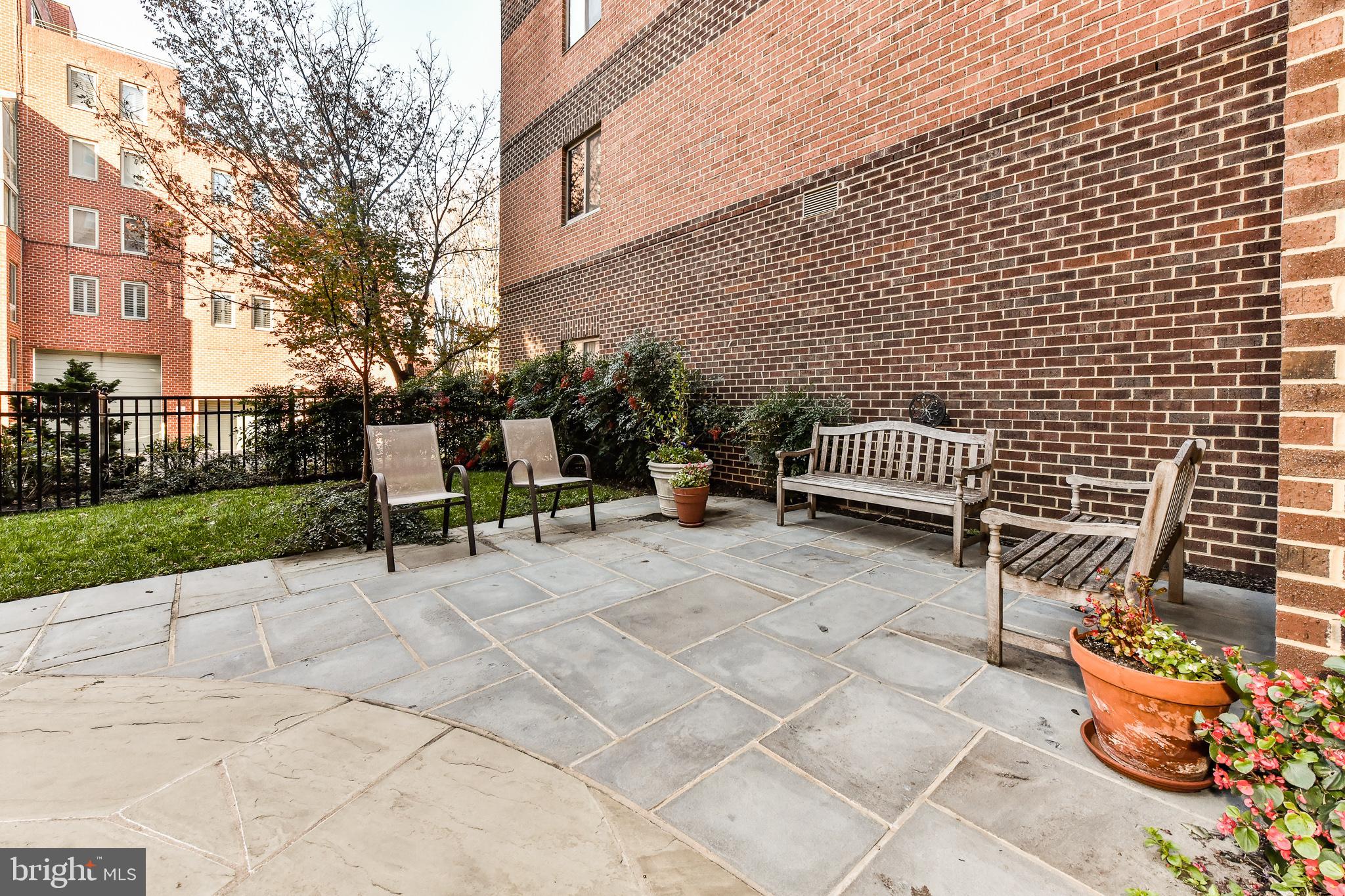 BALLSTON PARK - Residential Lease