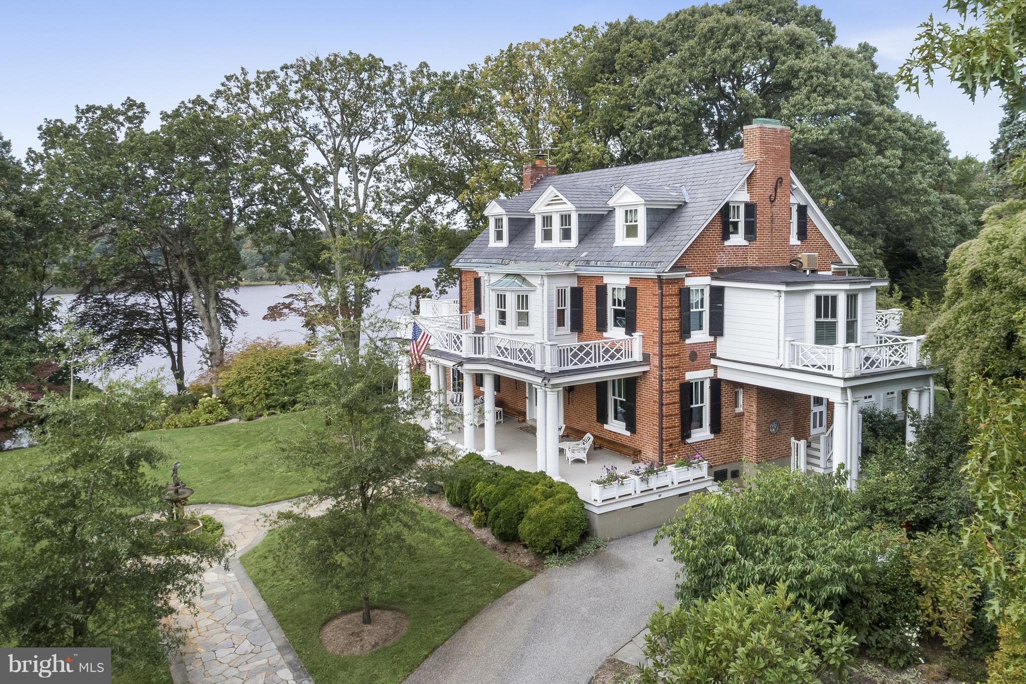 HARLEQUIN - Residential