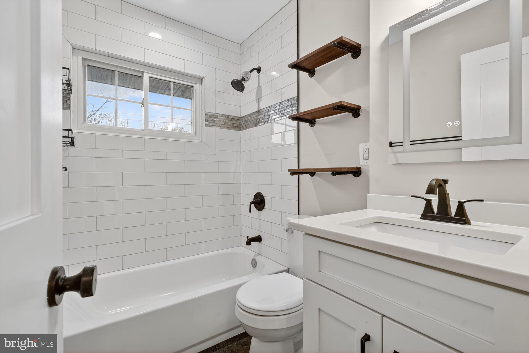 BUCKNELL MANOR - Residential