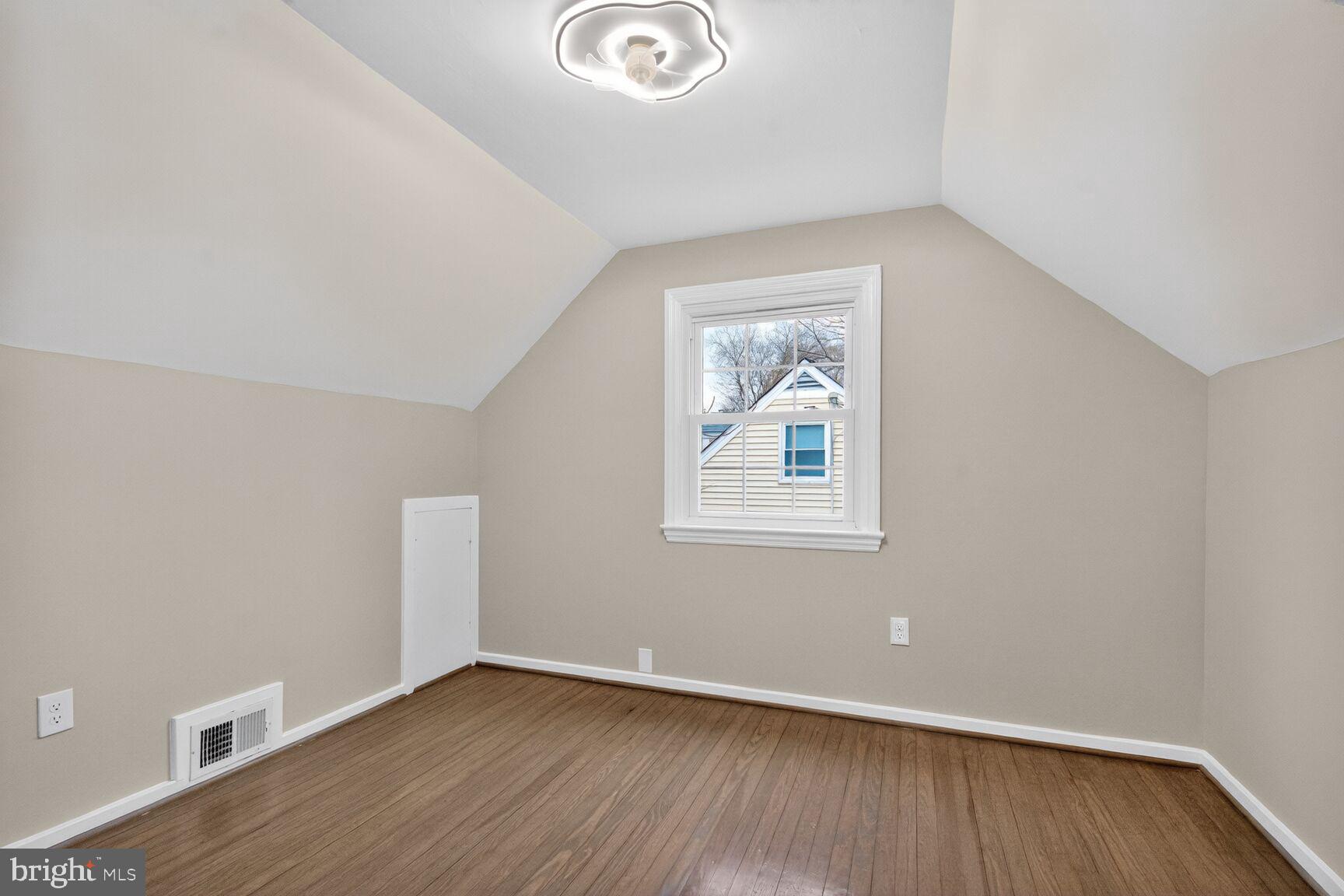 BUCKNELL MANOR - Residential