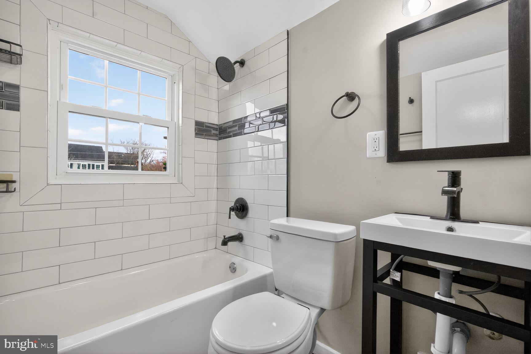 BUCKNELL MANOR - Residential