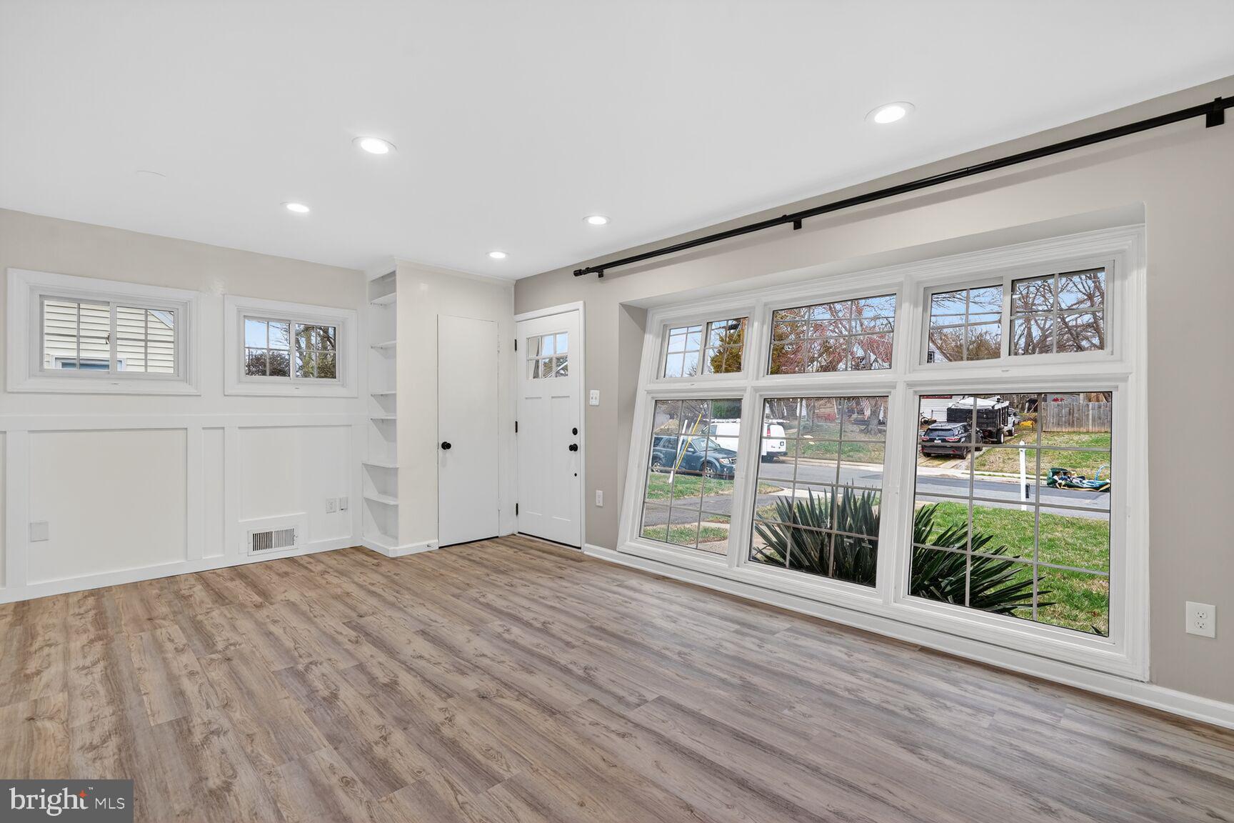 BUCKNELL MANOR - Residential