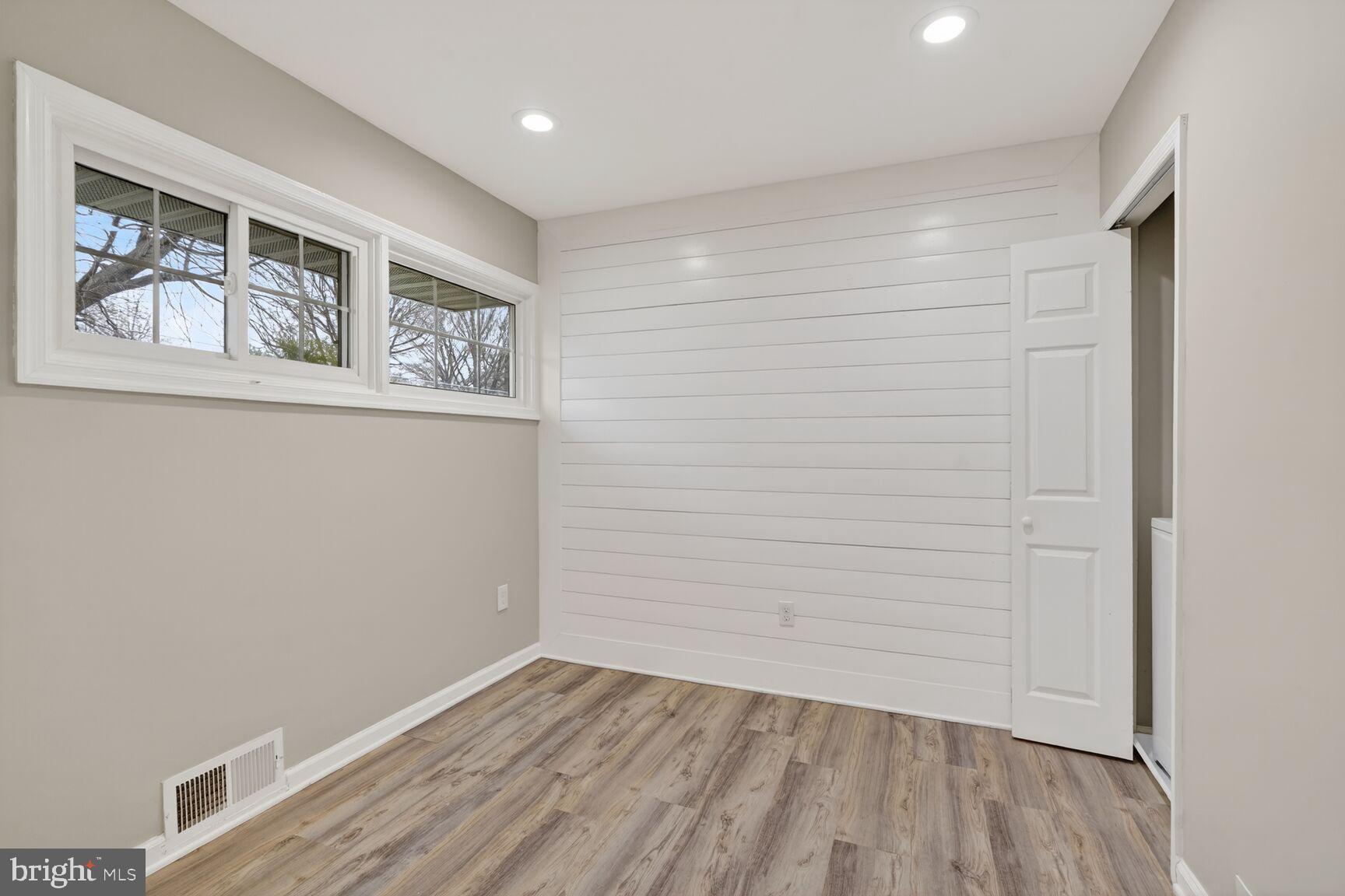 BUCKNELL MANOR - Residential