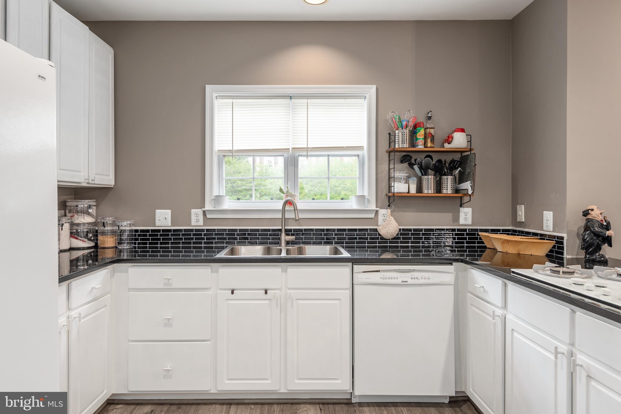 HAMPTON OAKS - Residential