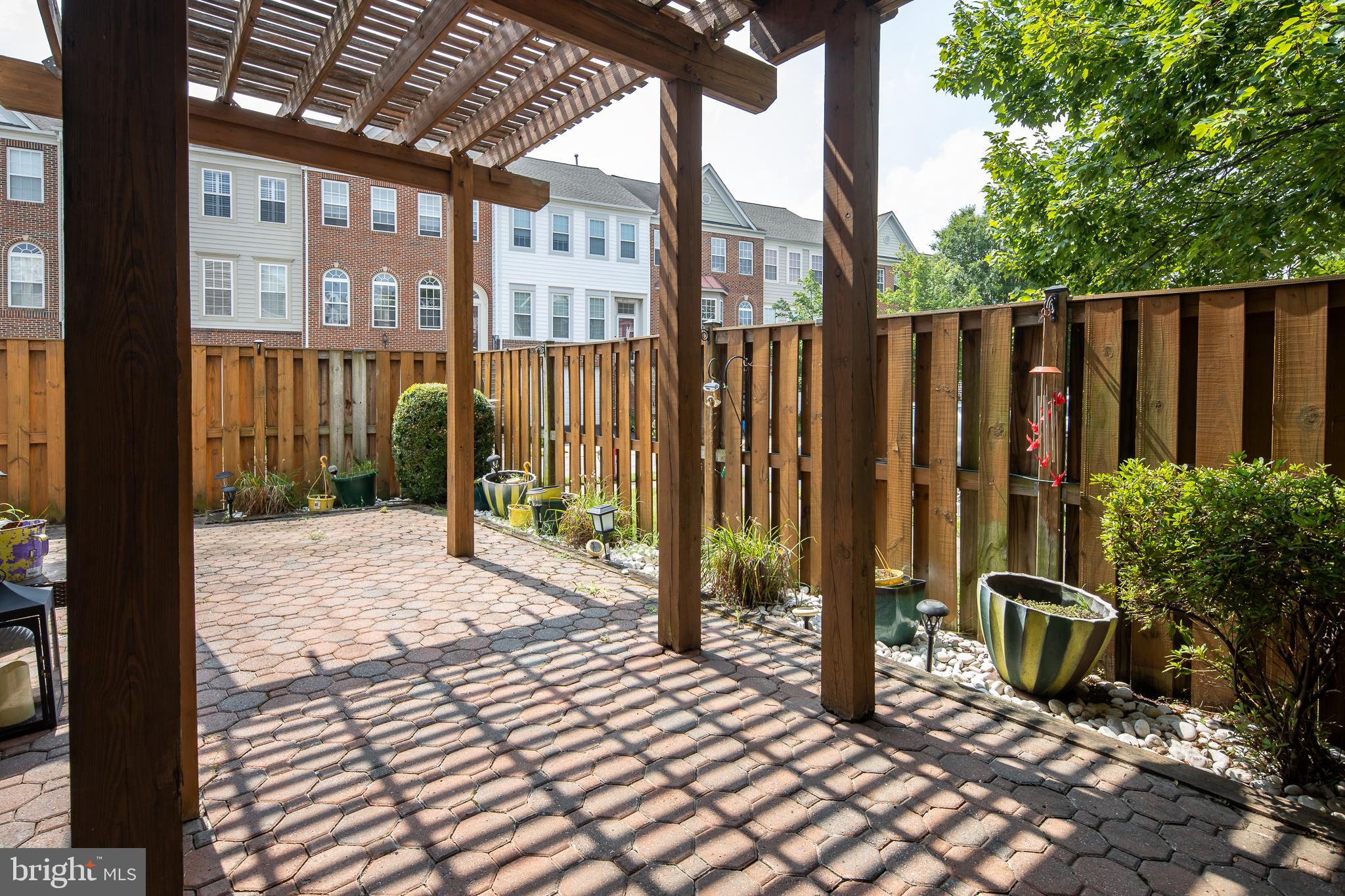 AUTUMN CHASE HUNT - Residential