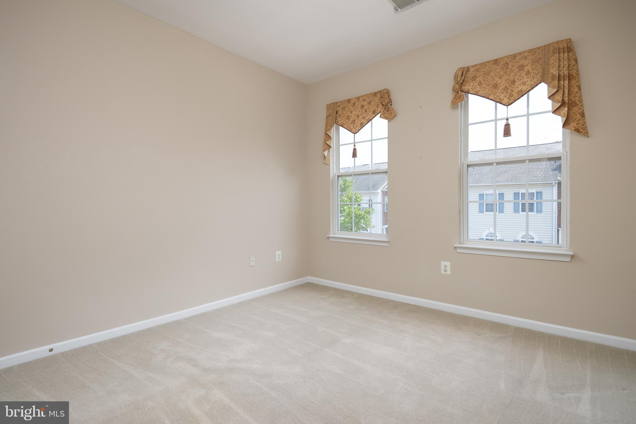 AUTUMN CHASE HUNT - Residential