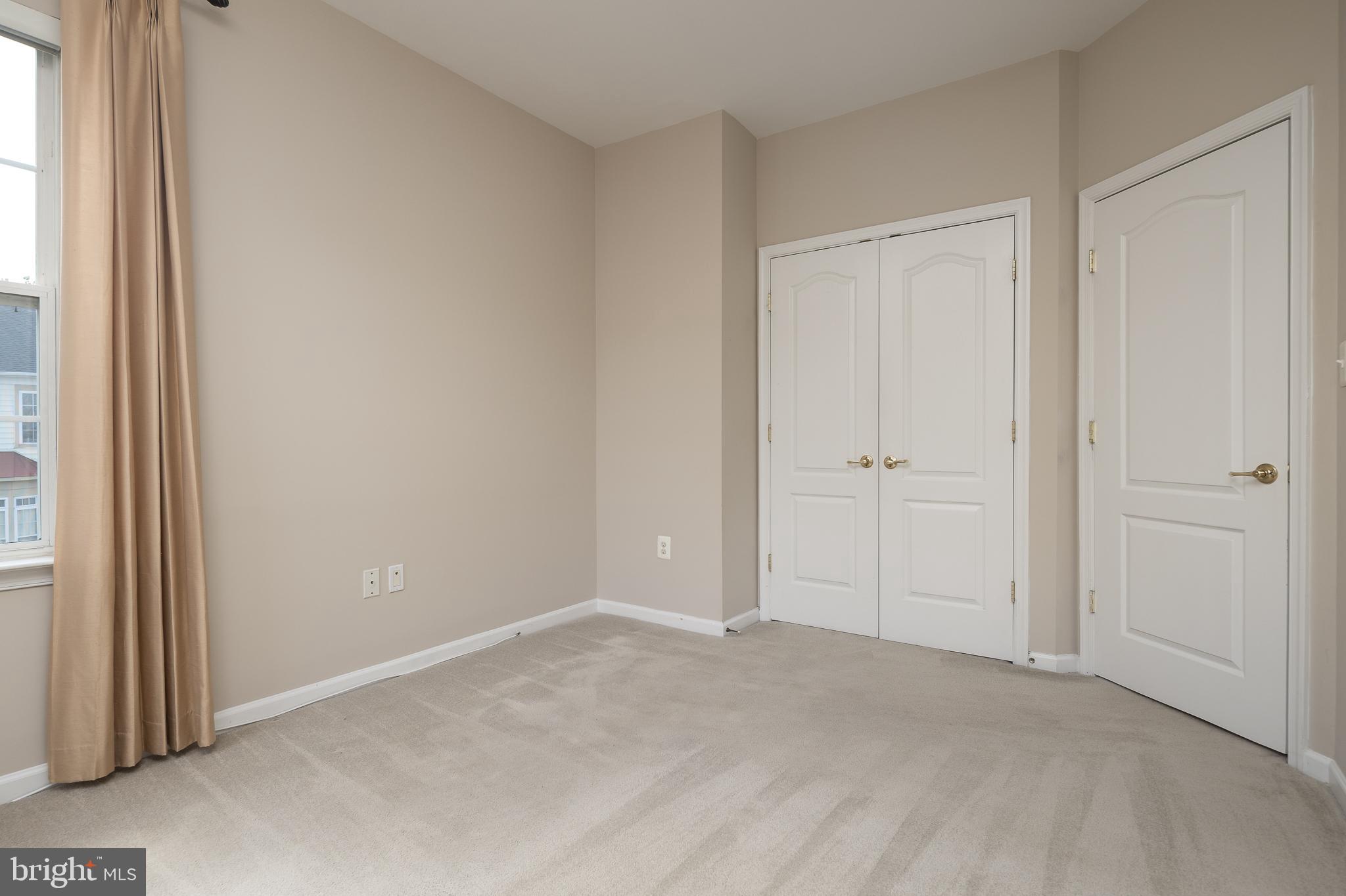 AUTUMN CHASE HUNT - Residential