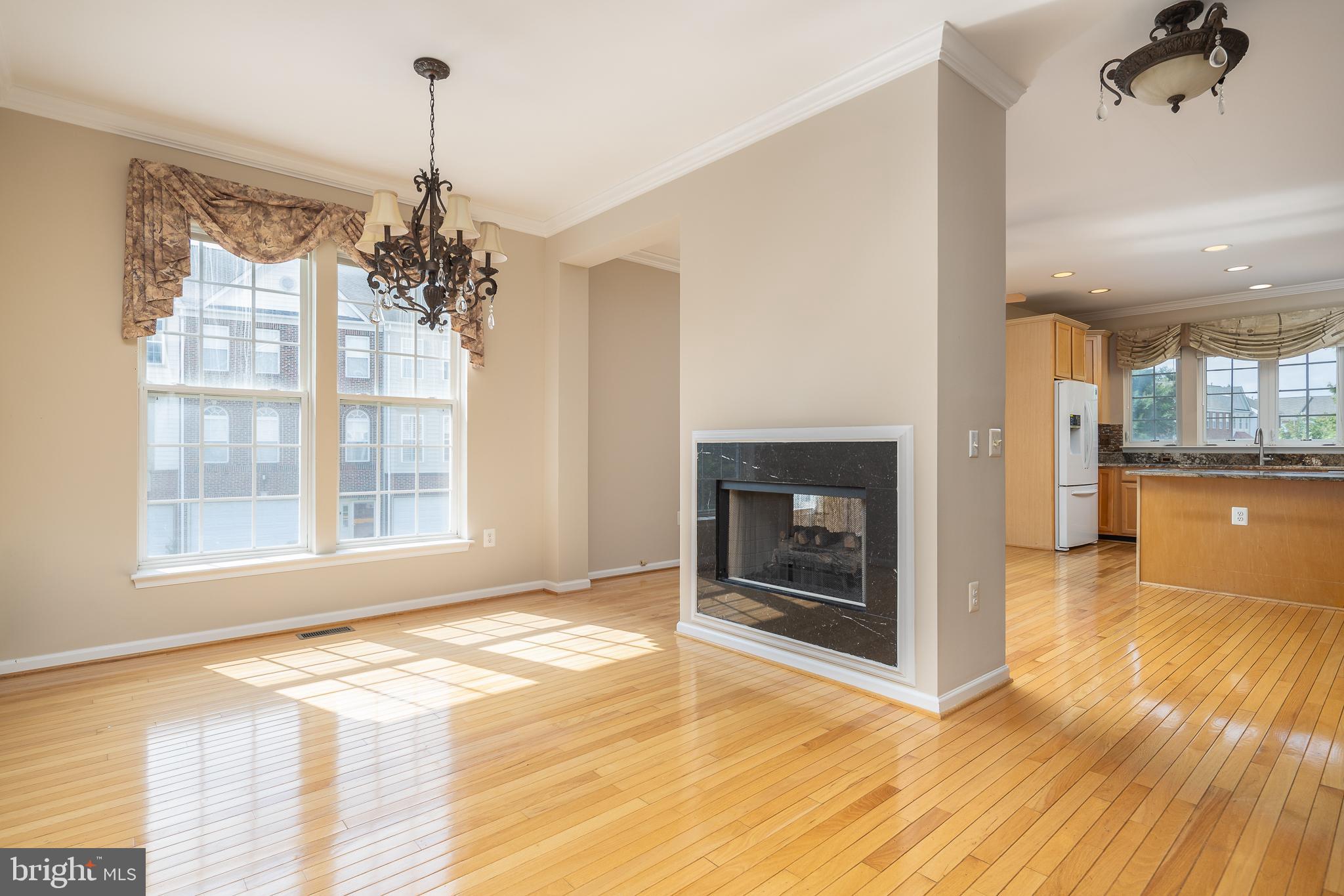 AUTUMN CHASE HUNT - Residential