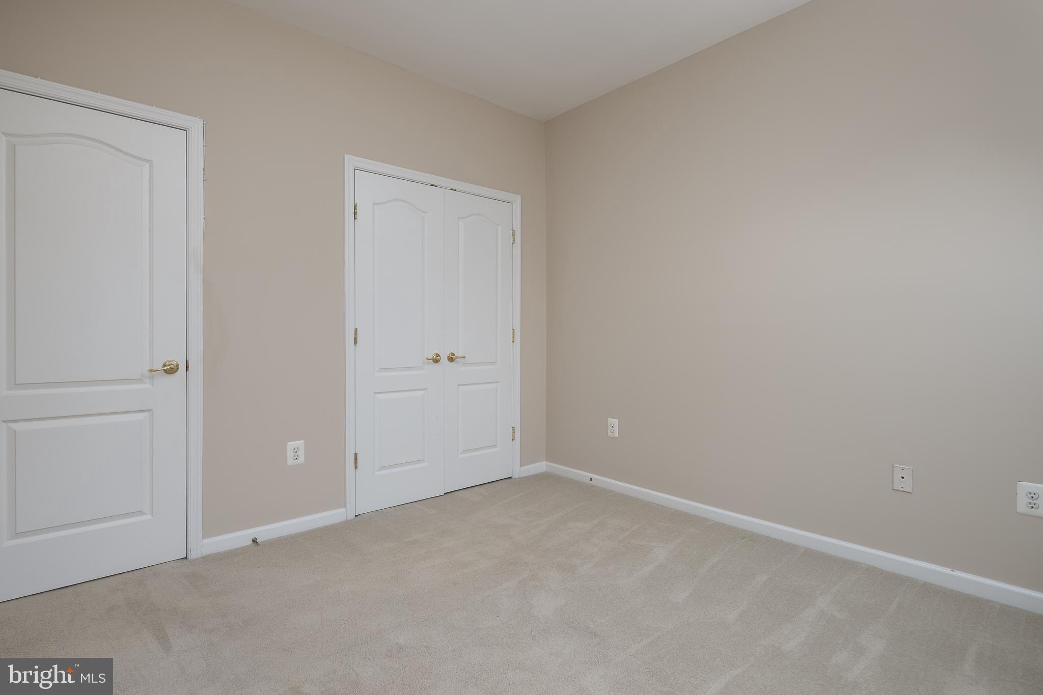 AUTUMN CHASE HUNT - Residential