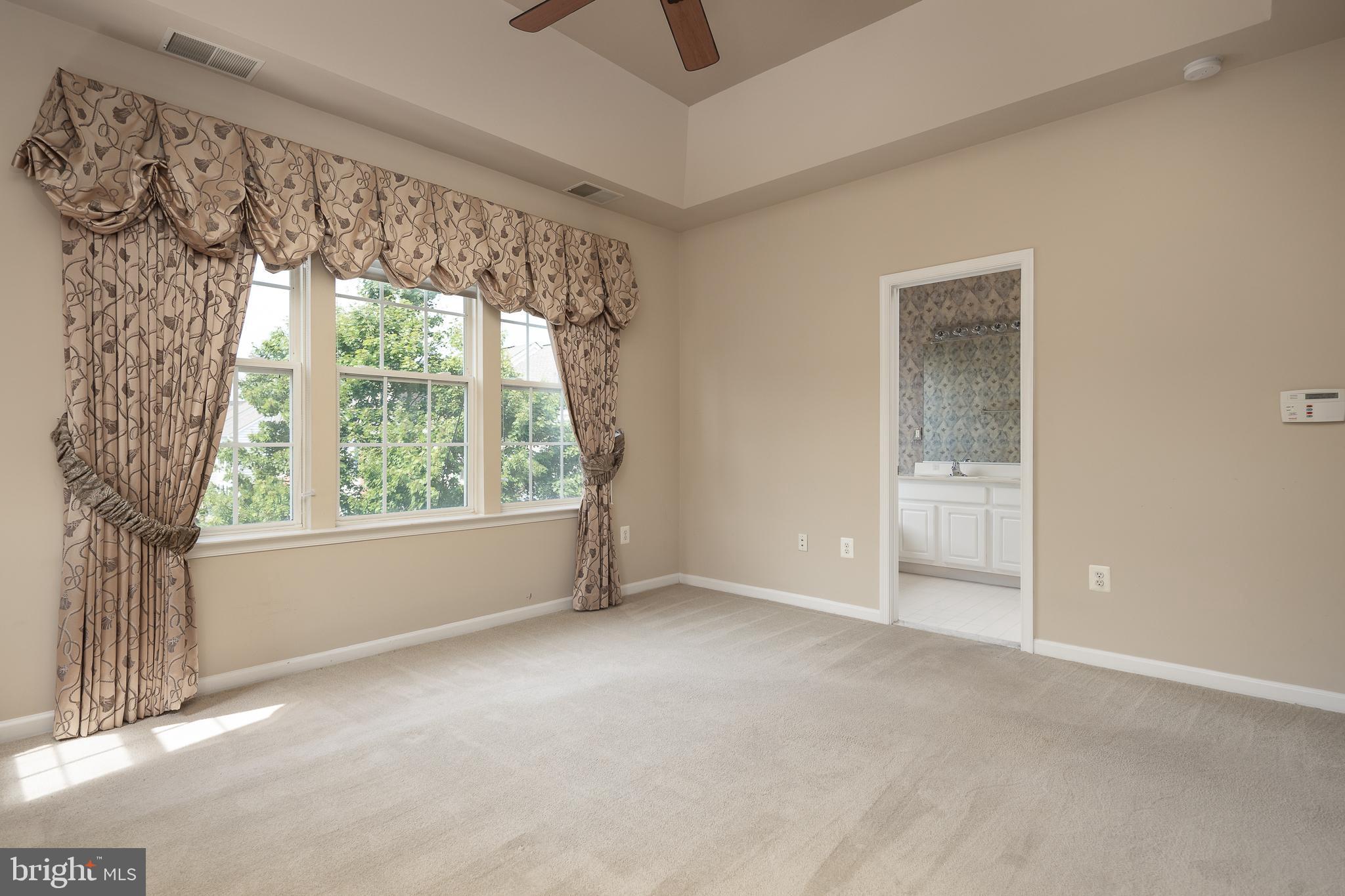 AUTUMN CHASE HUNT - Residential