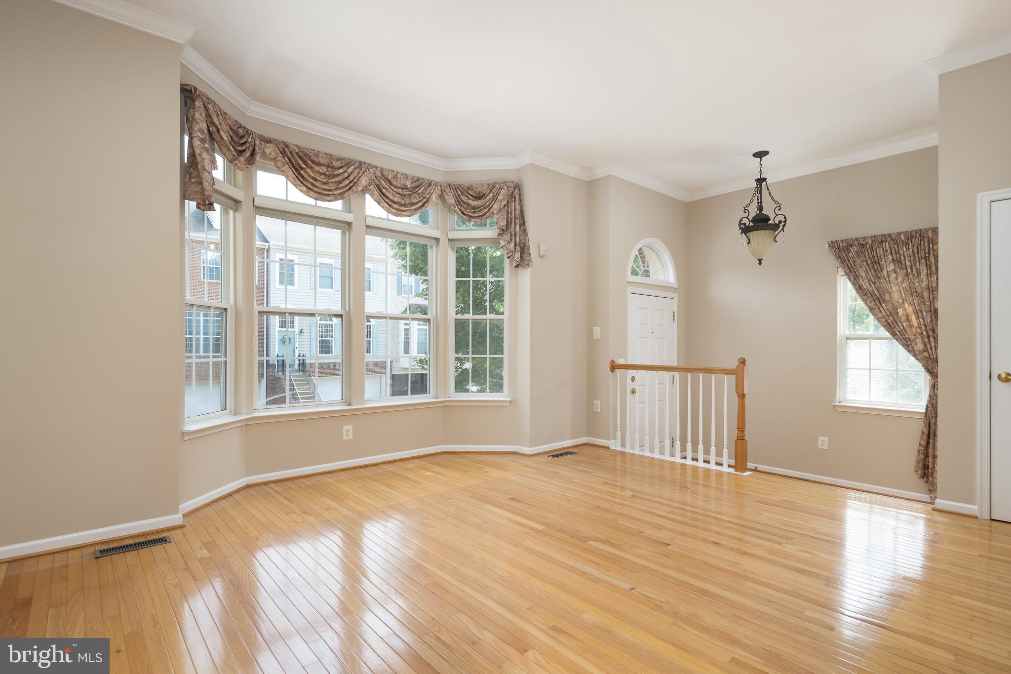 AUTUMN CHASE HUNT - Residential