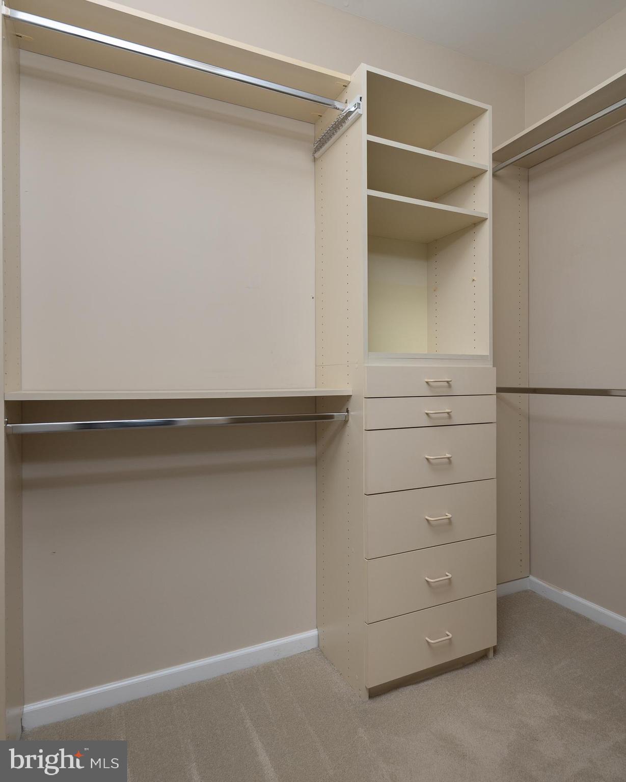 AUTUMN CHASE HUNT - Residential