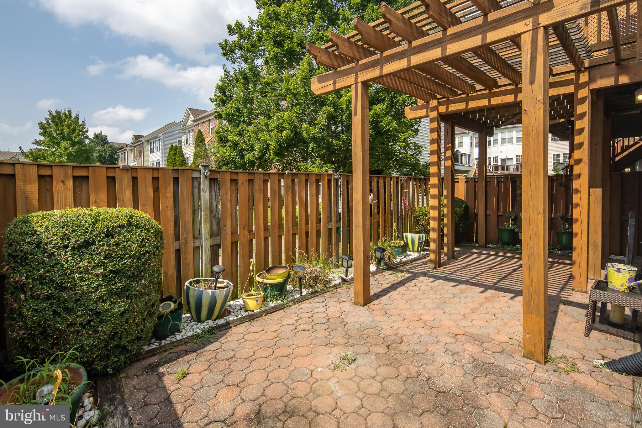 AUTUMN CHASE HUNT - Residential