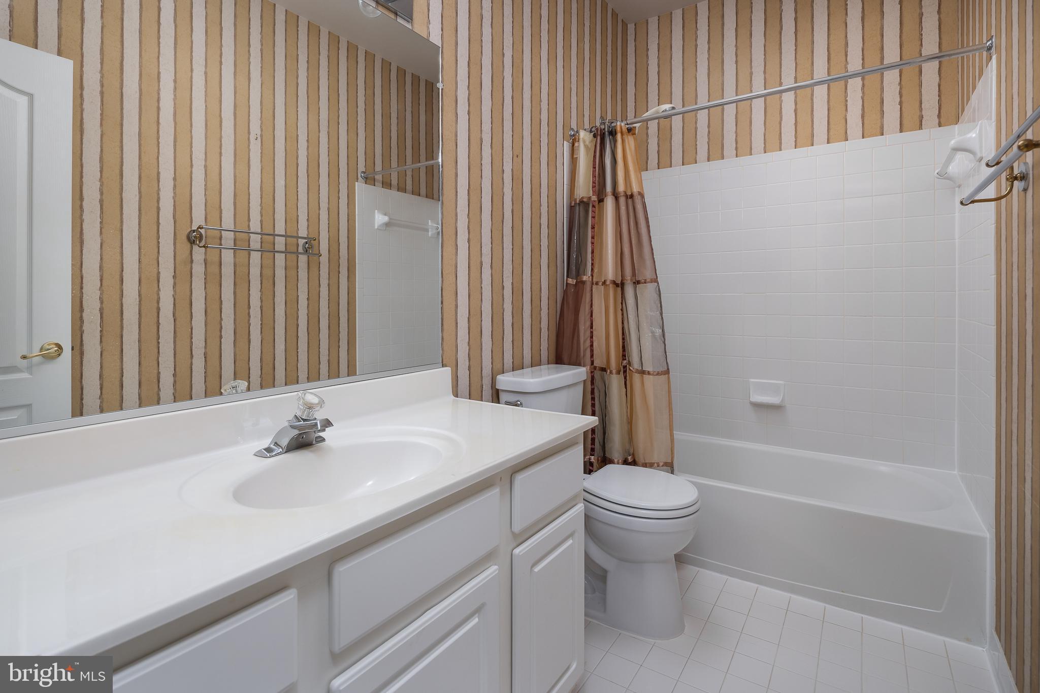 AUTUMN CHASE HUNT - Residential