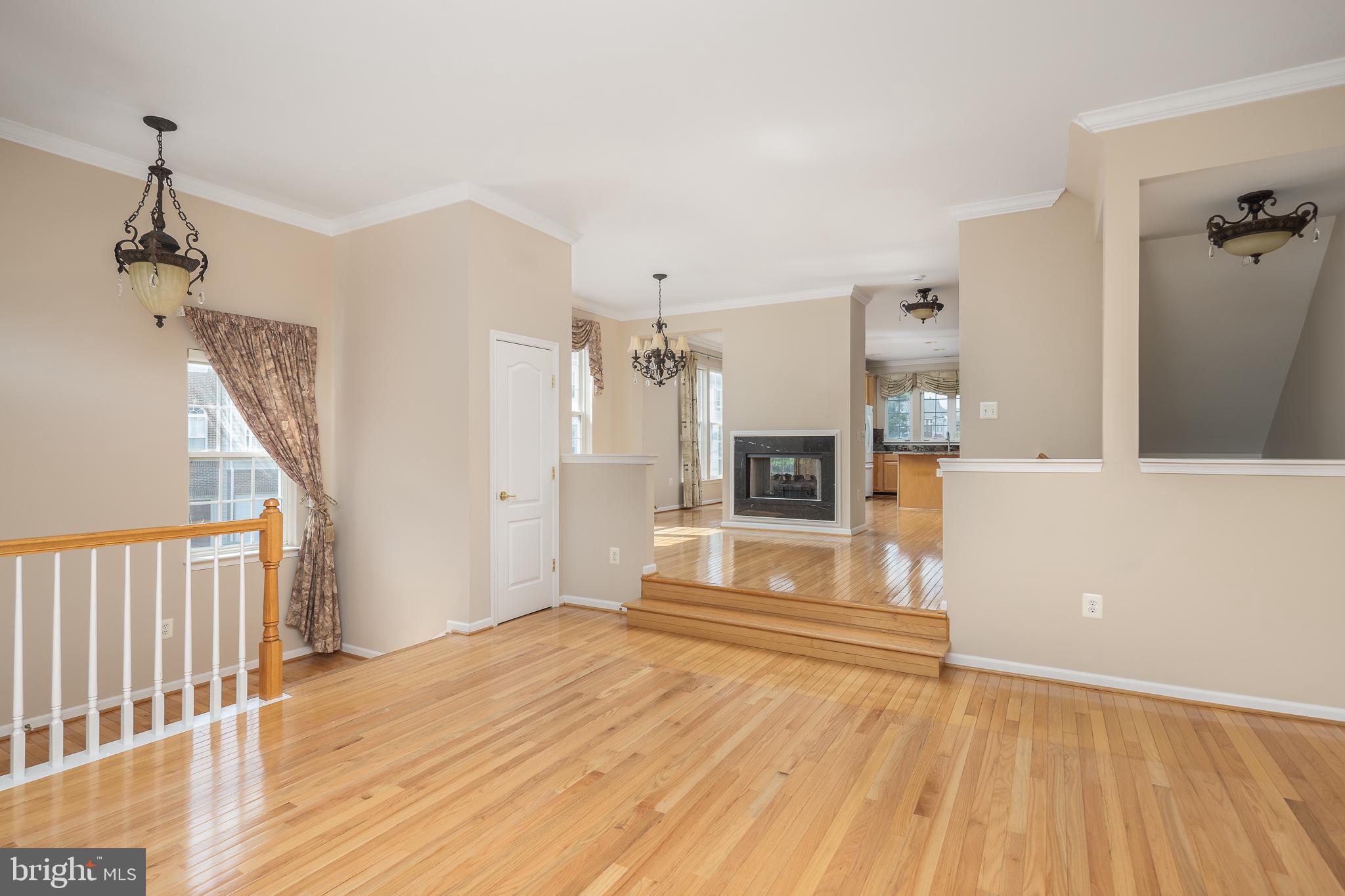 AUTUMN CHASE HUNT - Residential