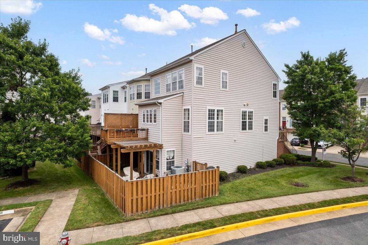 AUTUMN CHASE HUNT - Residential