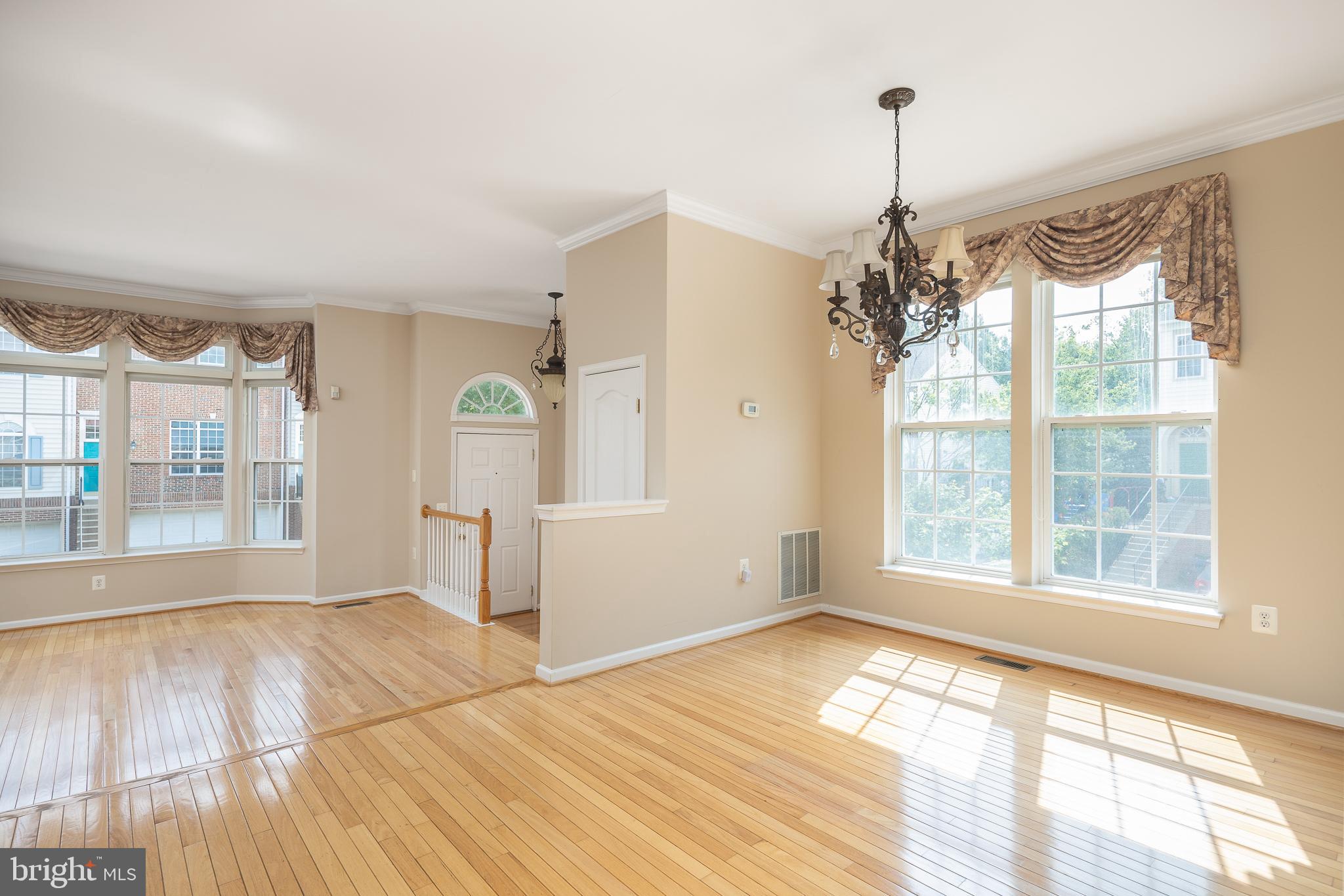 AUTUMN CHASE HUNT - Residential