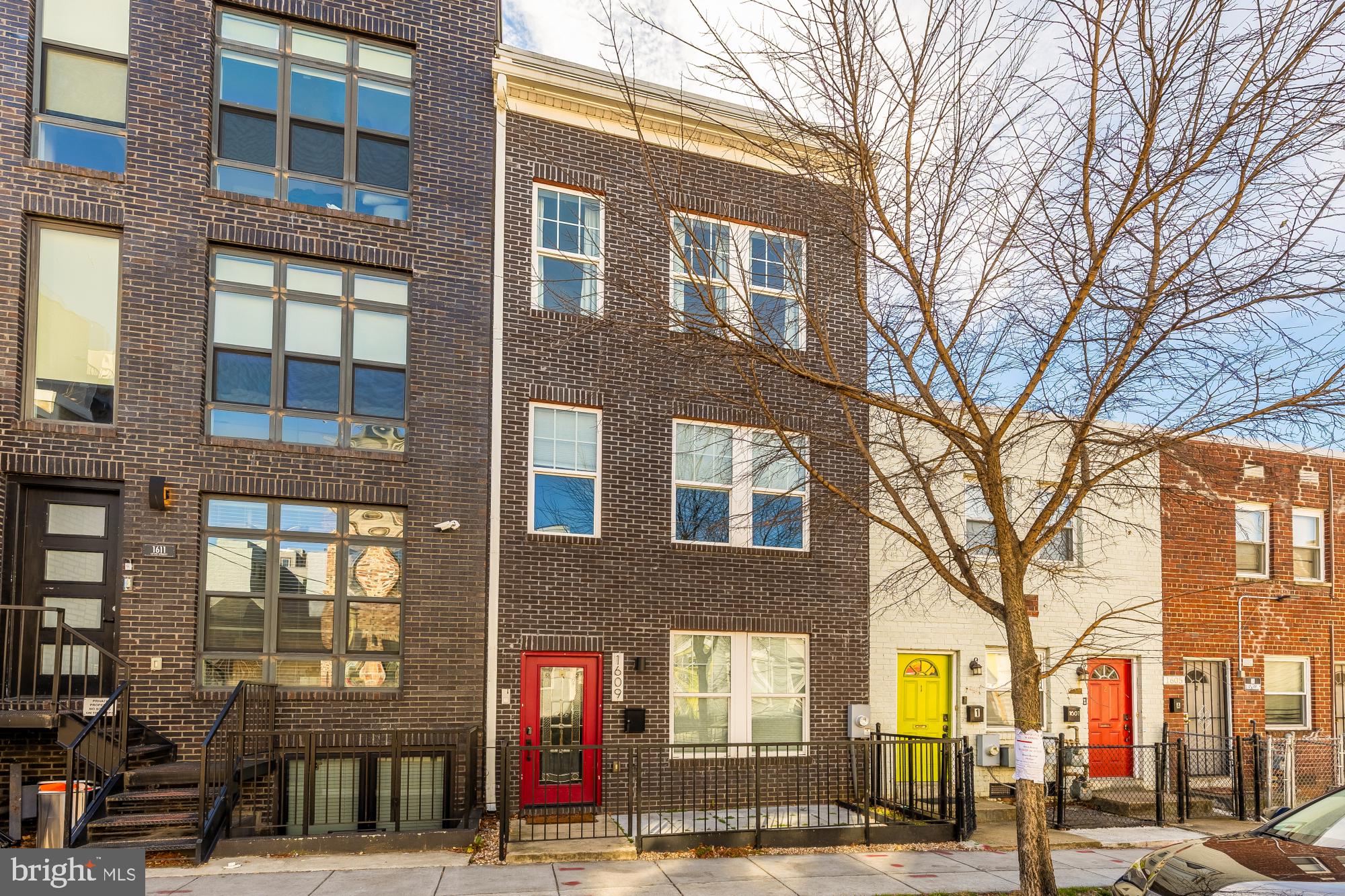 1609 LEVIS STREET NE