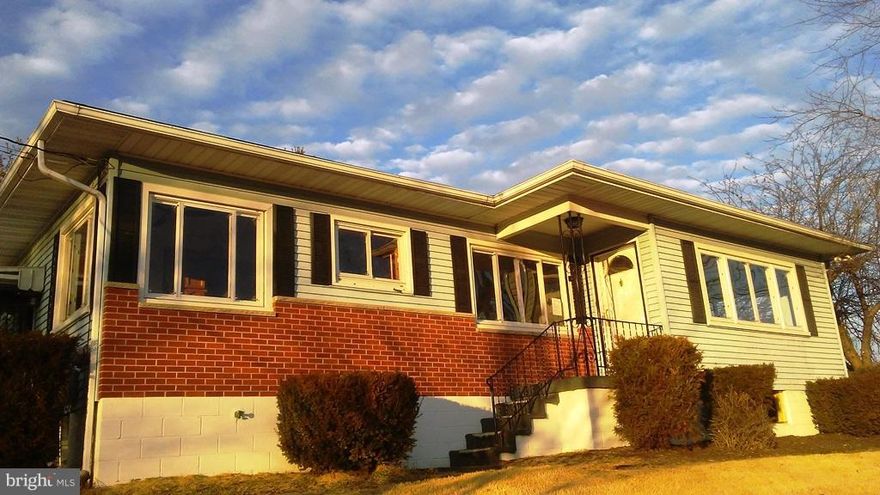 Fannie Mae HomePath property.The Seller has directed that all offers on this listing be made using the HomePath Online Offer system at HomePath. First Look applies Owner Occupant offers considered after 4 DOM and Investor Offers after 20 DOM. Purchase of this property will be by cash at closing or on terms acceptable to the seller. Seller exempt from all T&R taxes.  DOM=days on market