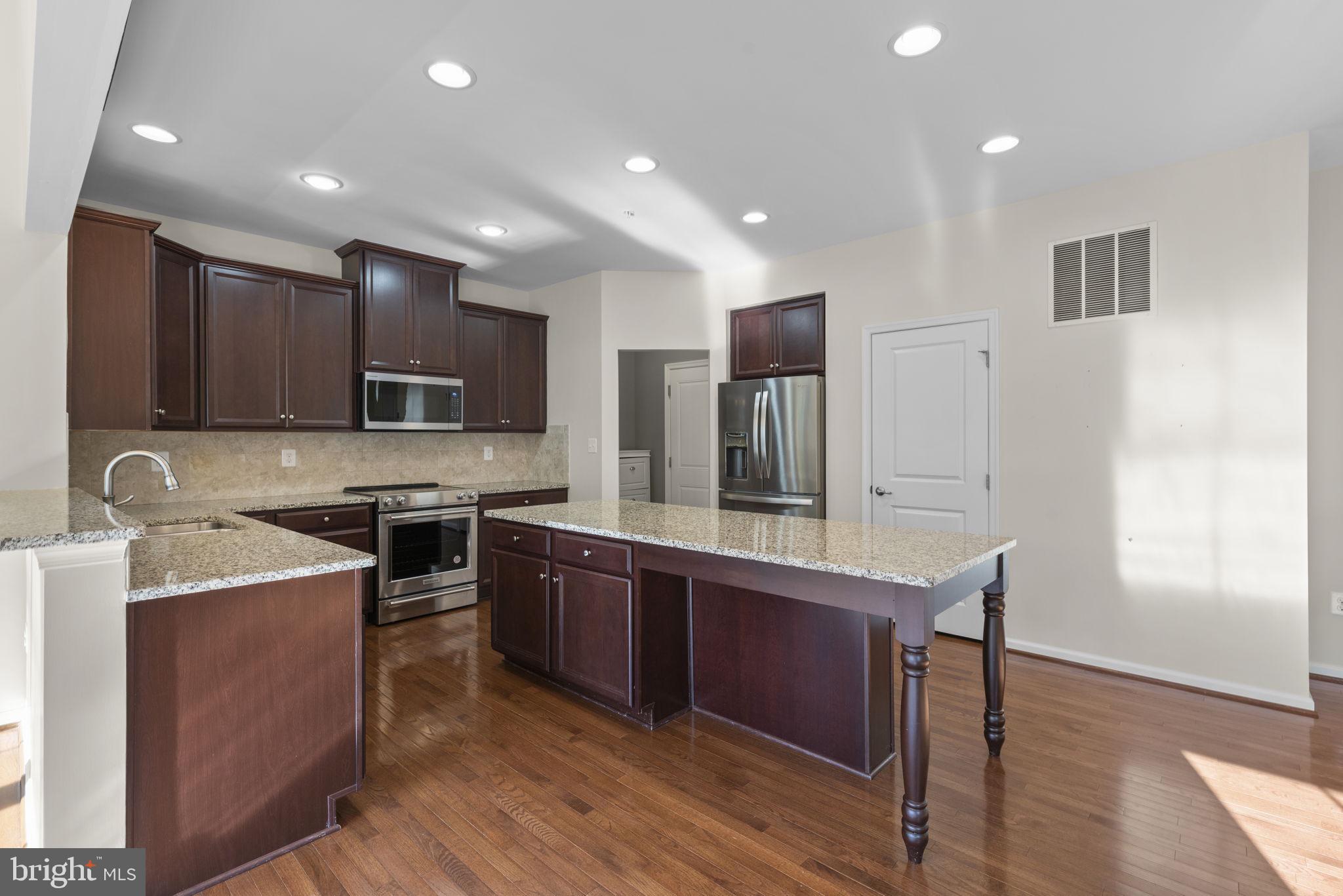 2419 VALLEY VIEW WAY